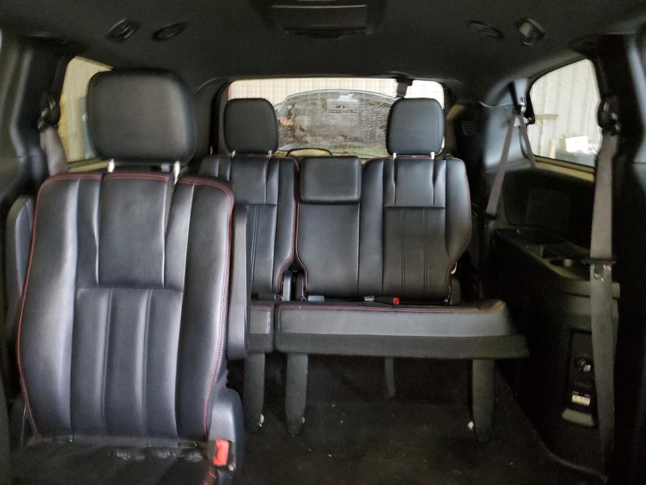 Photo 9 VIN: 2C4RDGEG3KR764380 - DODGE CARAVAN 