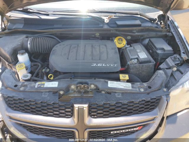 Photo 9 VIN: 2C4RDGEG4JR281267 - DODGE GRAND CARAVAN 