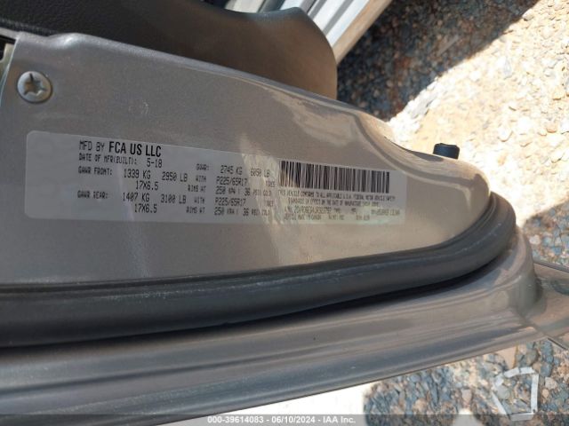 Photo 8 VIN: 2C4RDGEG4JR323792 - DODGE GRAND CARAVAN 