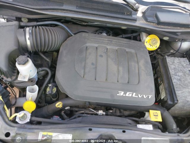 Photo 9 VIN: 2C4RDGEG4JR323792 - DODGE GRAND CARAVAN 