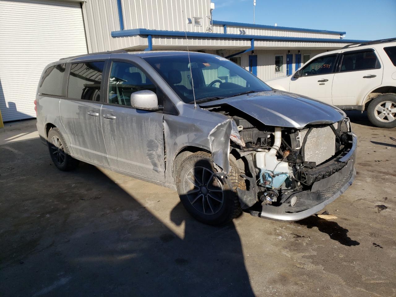 Photo 3 VIN: 2C4RDGEG4KR519457 - DODGE CARAVAN 