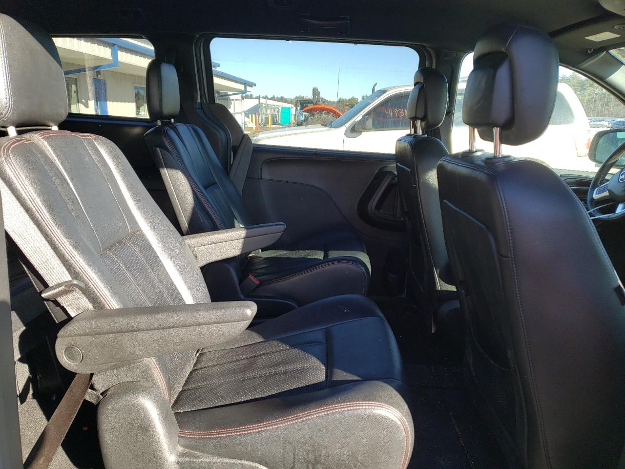 Photo 9 VIN: 2C4RDGEG4KR519457 - DODGE CARAVAN 