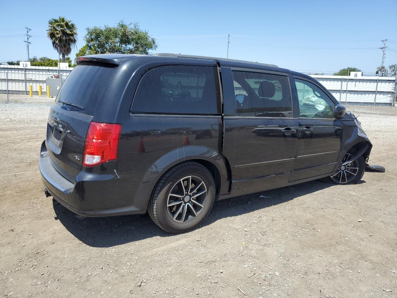 Photo 2 VIN: 2C4RDGEG5FR747800 - DODGE CARAVAN 