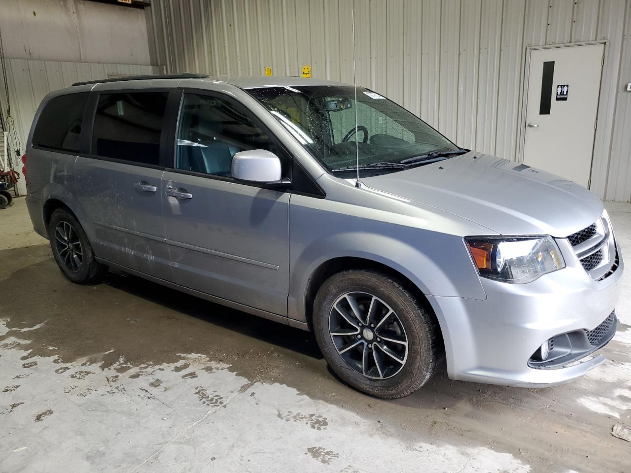 Photo 3 VIN: 2C4RDGEG5HR700334 - DODGE CARAVAN 