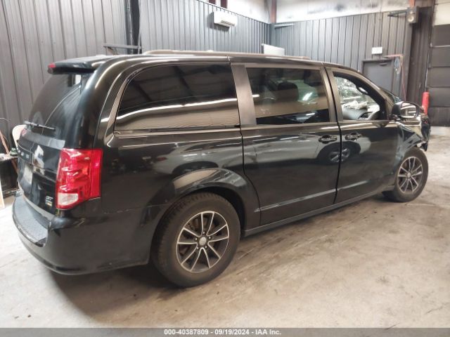 Photo 3 VIN: 2C4RDGEG5JR213902 - DODGE GRAND CARAVAN 