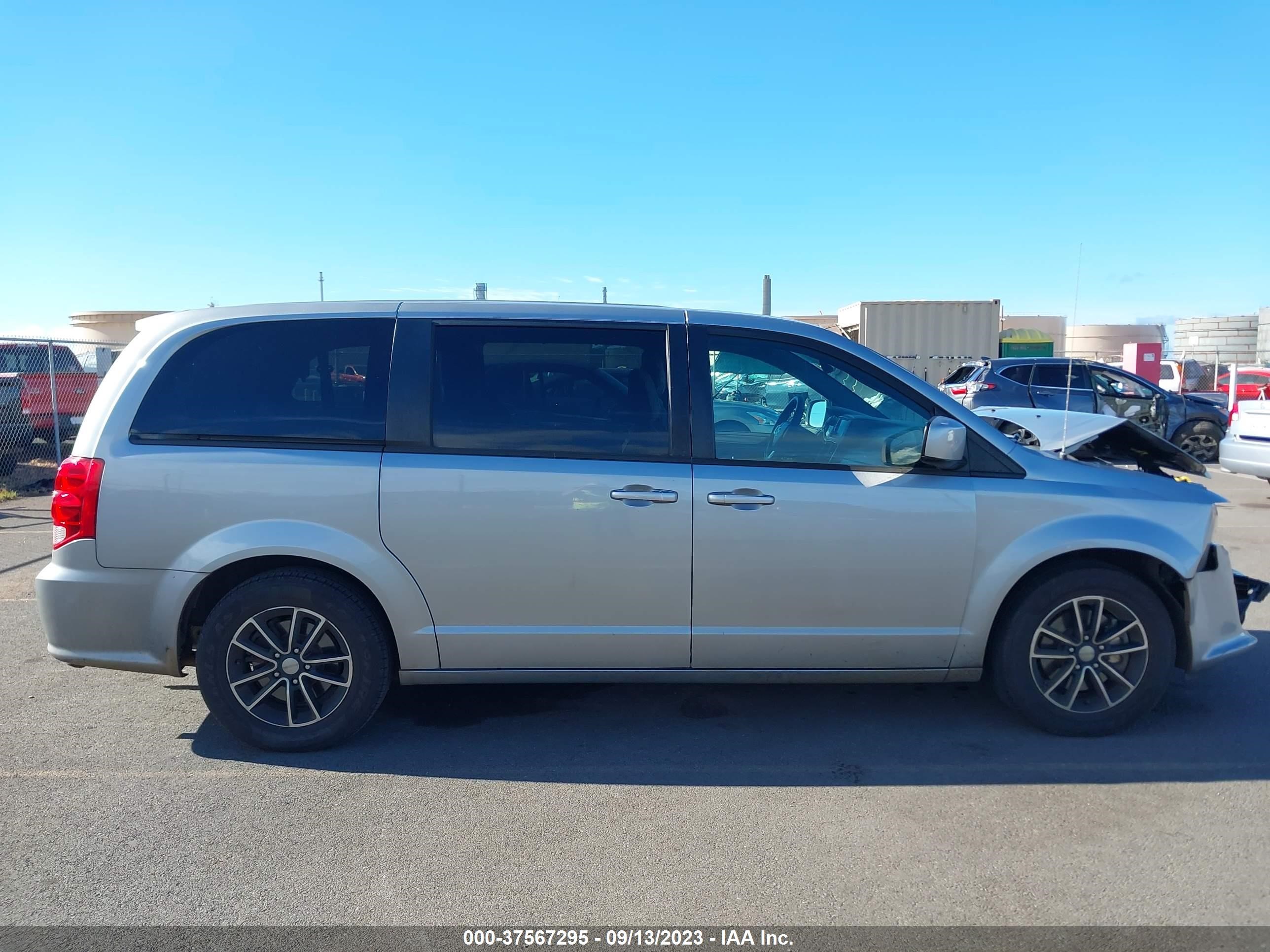 Photo 12 VIN: 2C4RDGEG5KR630907 - DODGE CARAVAN 