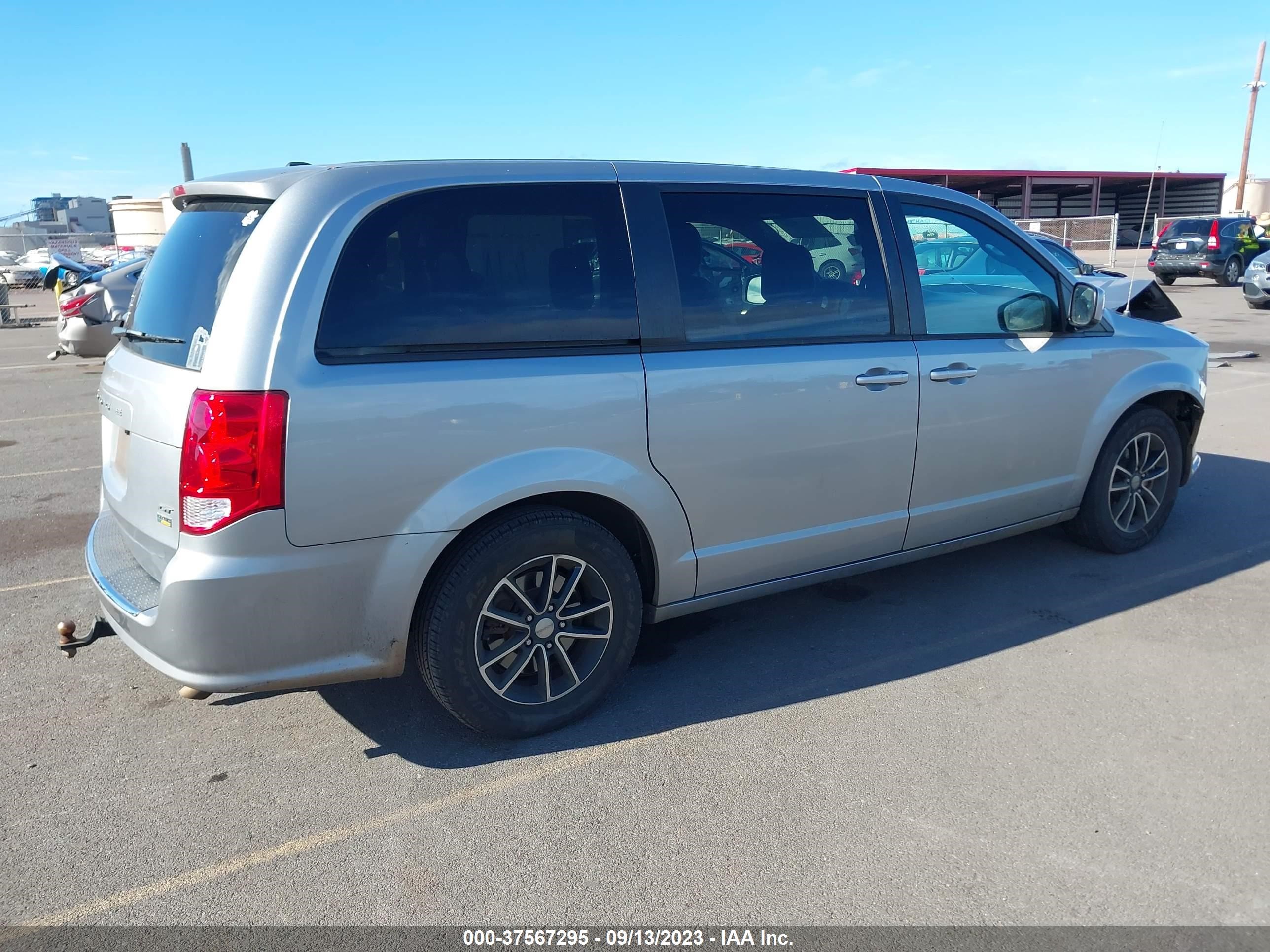 Photo 3 VIN: 2C4RDGEG5KR630907 - DODGE CARAVAN 