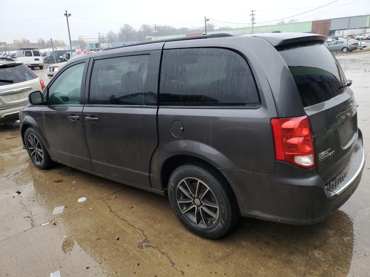 Photo 1 VIN: 2C4RDGEG6JR337130 - DODGE CARAVAN 