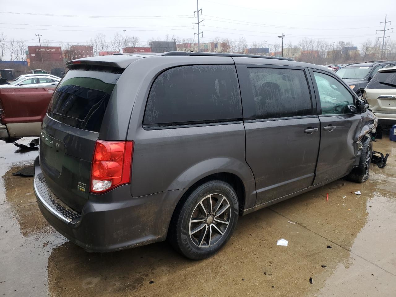 Photo 2 VIN: 2C4RDGEG6JR337130 - DODGE CARAVAN 