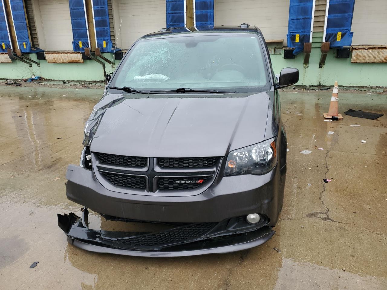 Photo 4 VIN: 2C4RDGEG6JR337130 - DODGE CARAVAN 