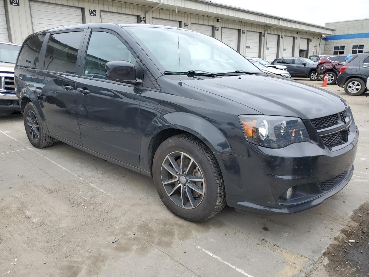 Photo 3 VIN: 2C4RDGEG6JR339119 - DODGE CARAVAN 