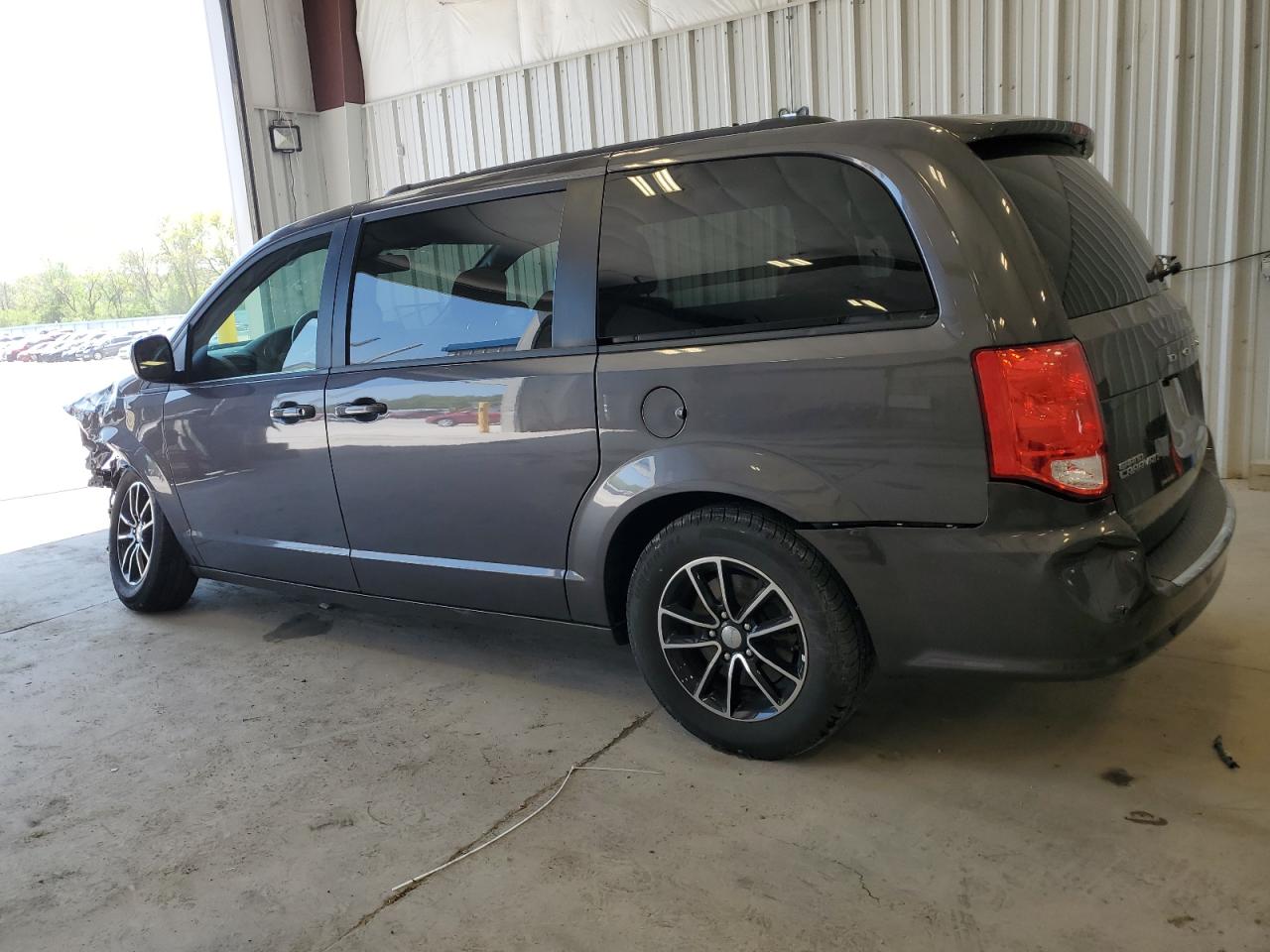 Photo 1 VIN: 2C4RDGEG6JR342036 - DODGE CARAVAN 