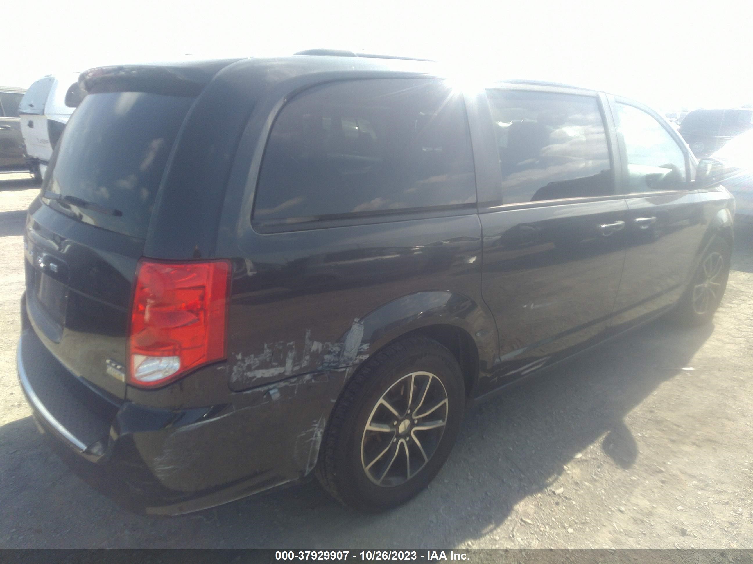 Photo 3 VIN: 2C4RDGEG6JR343641 - DODGE CARAVAN 