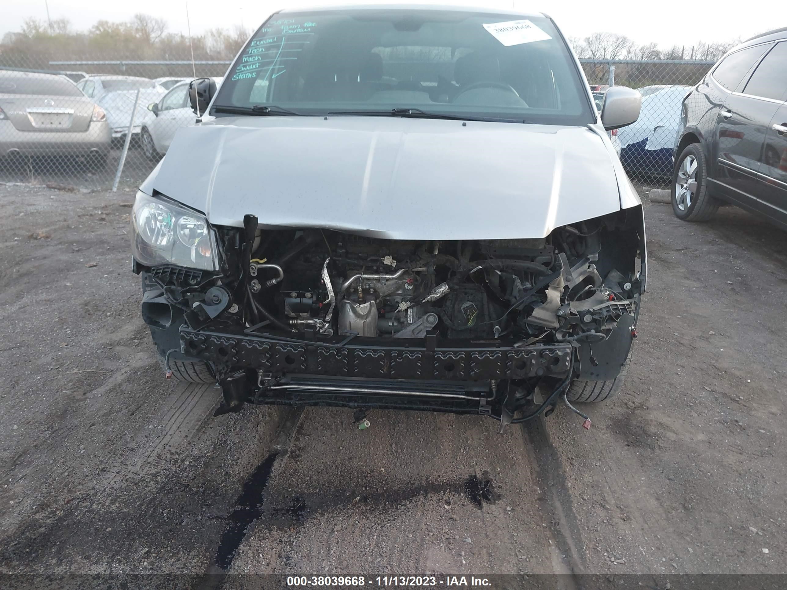 Photo 11 VIN: 2C4RDGEG6KR688024 - DODGE CARAVAN 