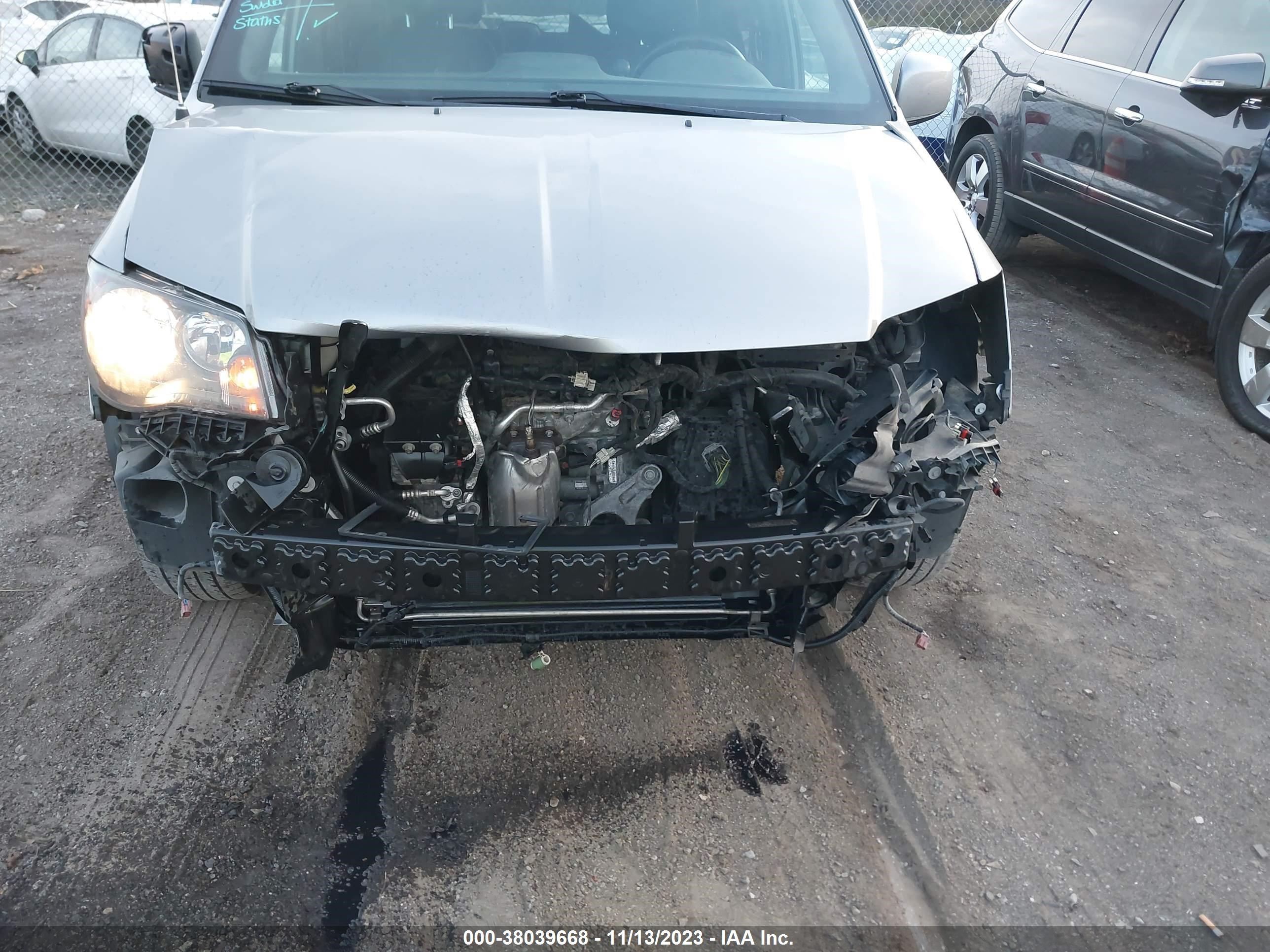 Photo 5 VIN: 2C4RDGEG6KR688024 - DODGE CARAVAN 