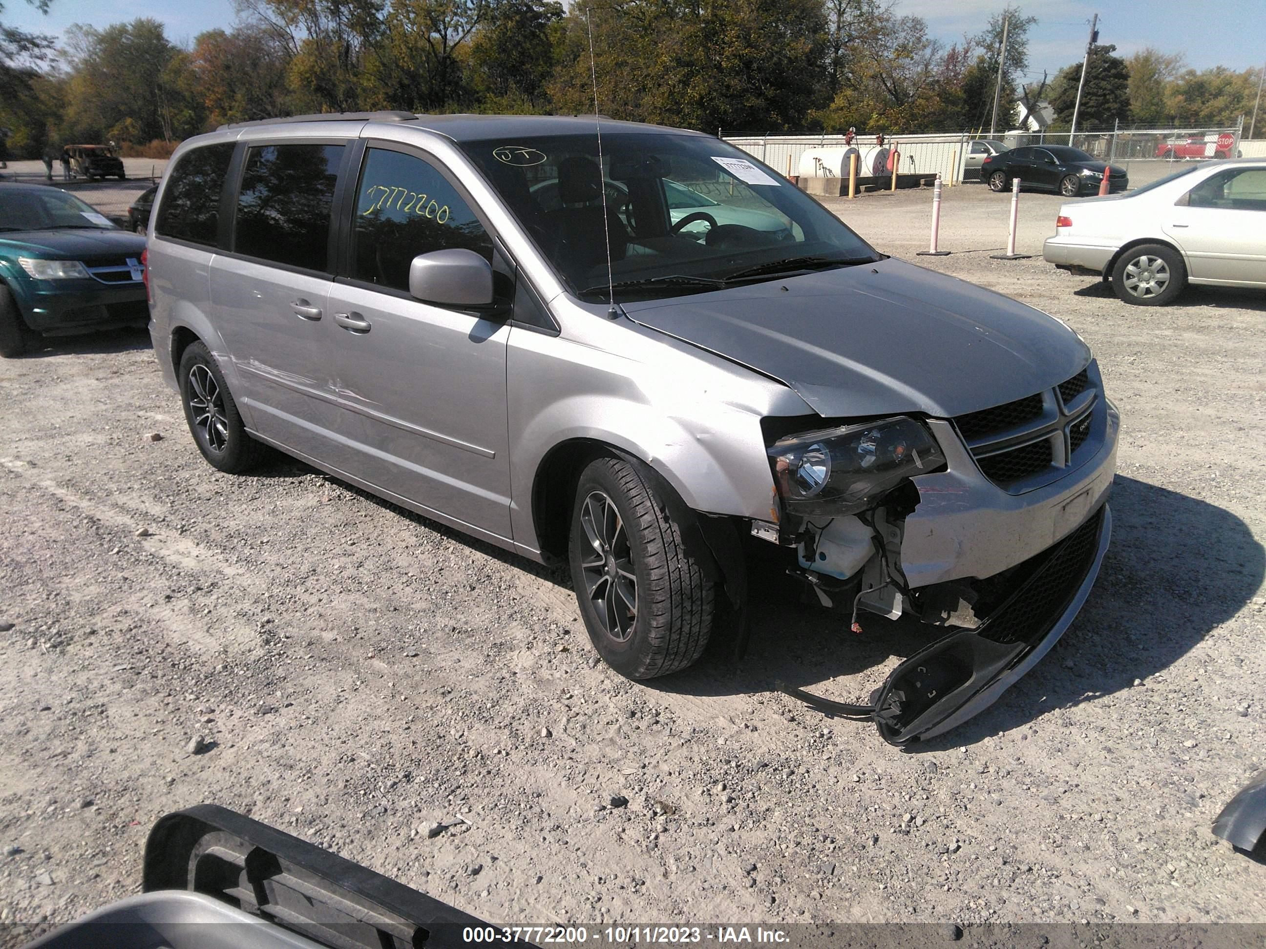 Photo 0 VIN: 2C4RDGEG7HR825920 - DODGE CARAVAN 