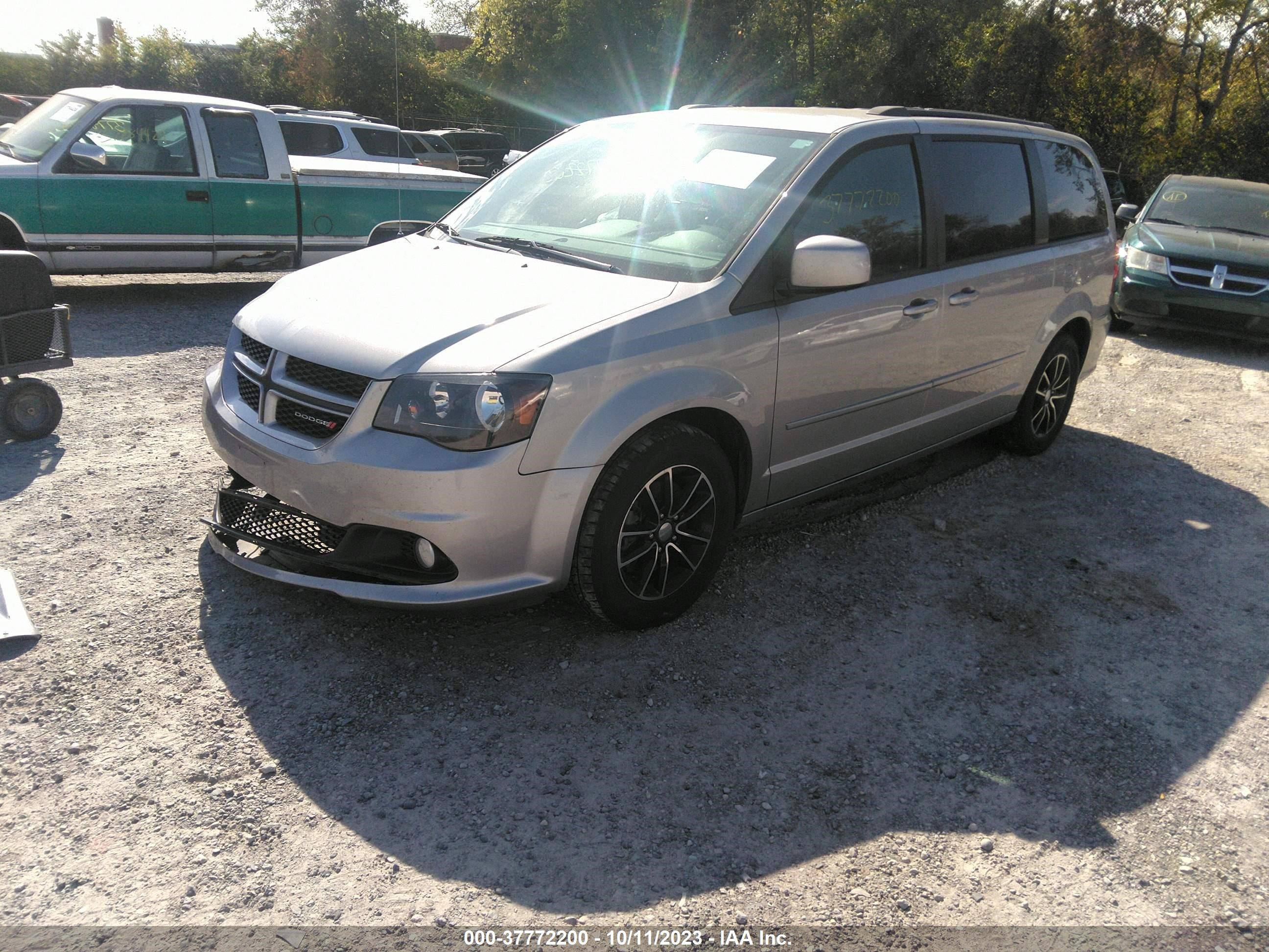 Photo 1 VIN: 2C4RDGEG7HR825920 - DODGE CARAVAN 