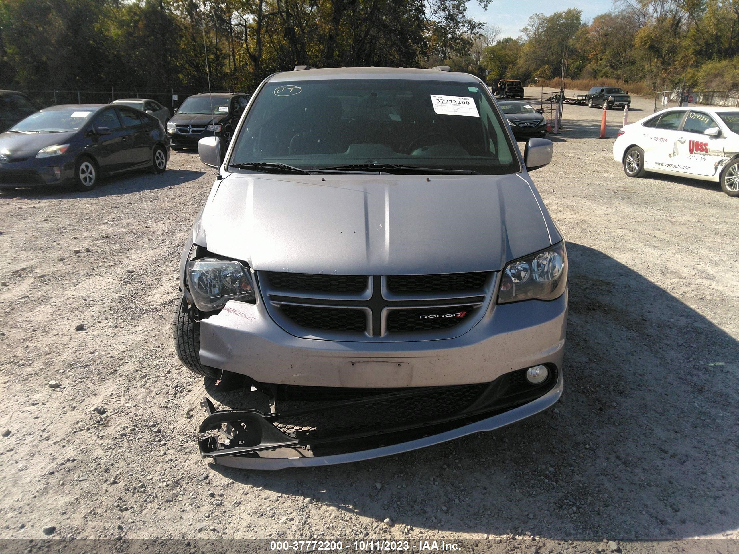 Photo 12 VIN: 2C4RDGEG7HR825920 - DODGE CARAVAN 