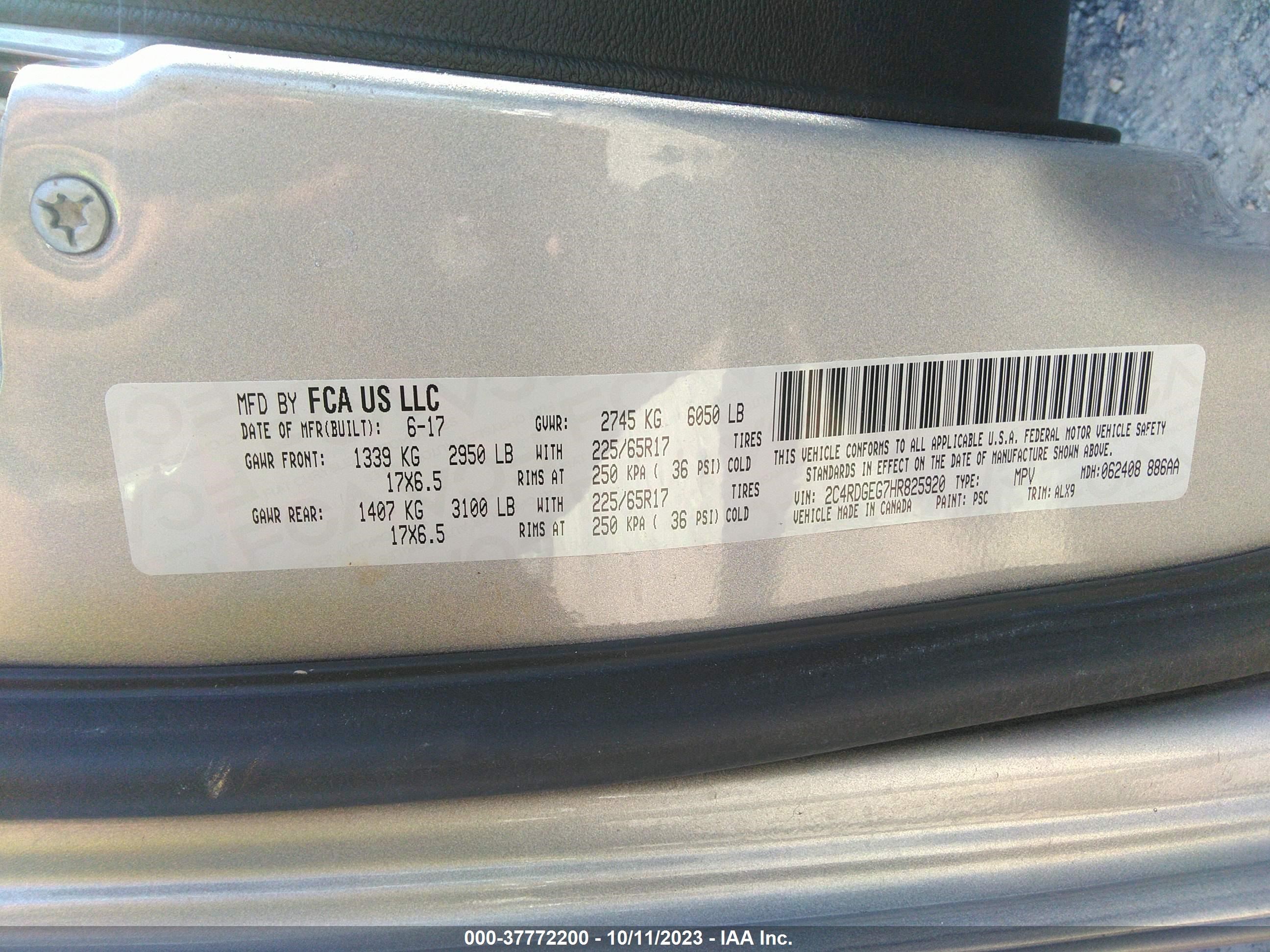 Photo 8 VIN: 2C4RDGEG7HR825920 - DODGE CARAVAN 