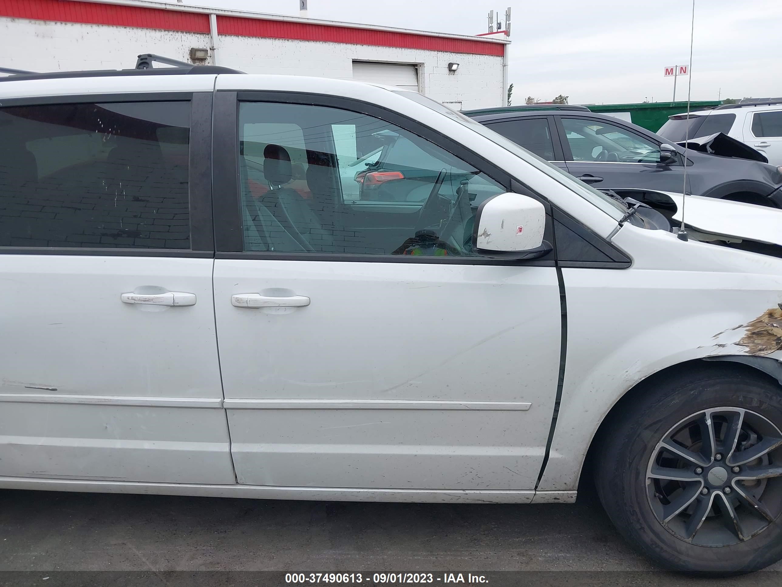 Photo 11 VIN: 2C4RDGEG7HR852812 - DODGE CARAVAN 