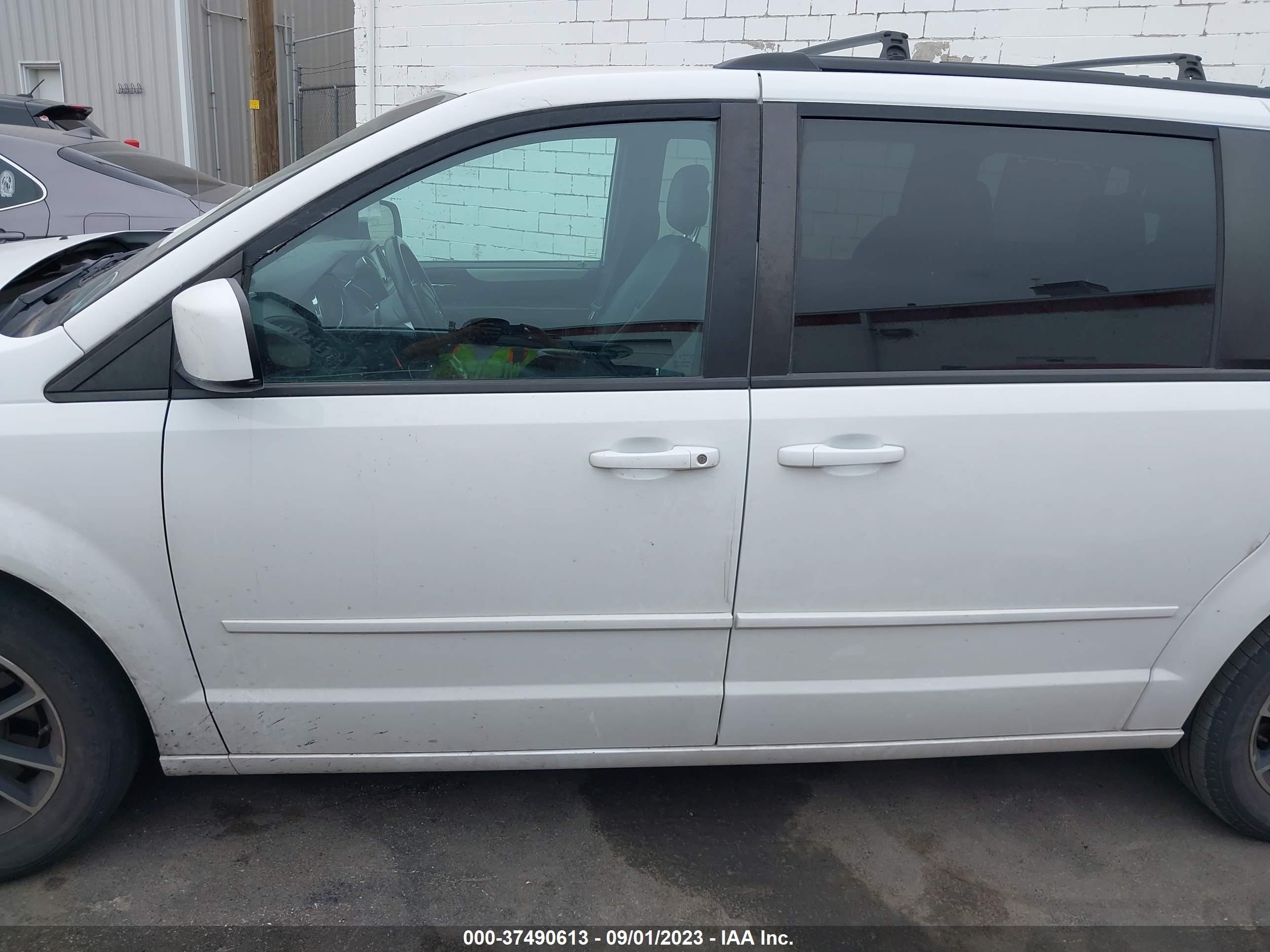 Photo 12 VIN: 2C4RDGEG7HR852812 - DODGE CARAVAN 