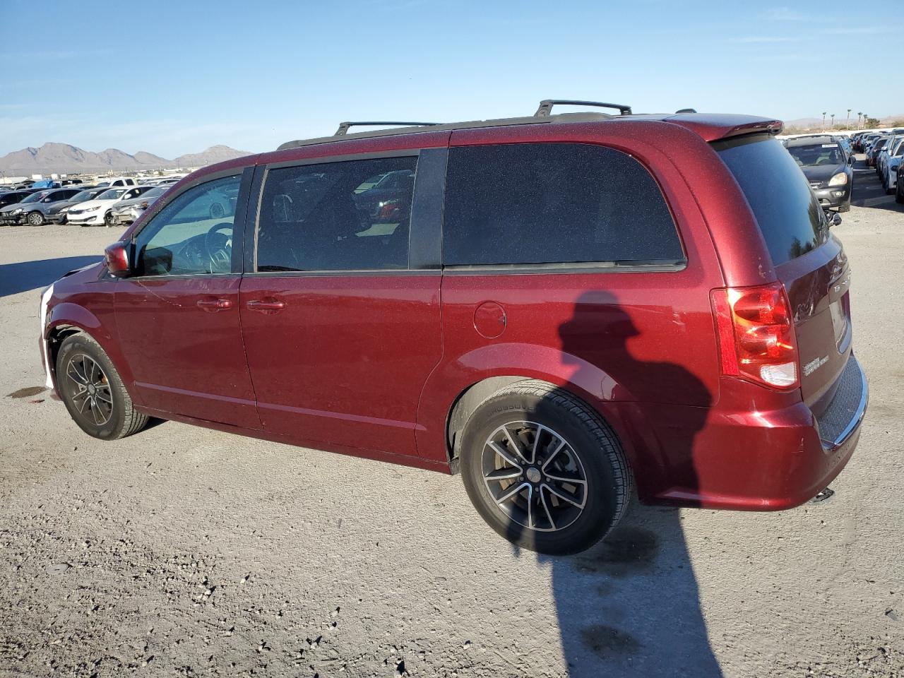 Photo 1 VIN: 2C4RDGEG7JR224027 - DODGE CARAVAN 