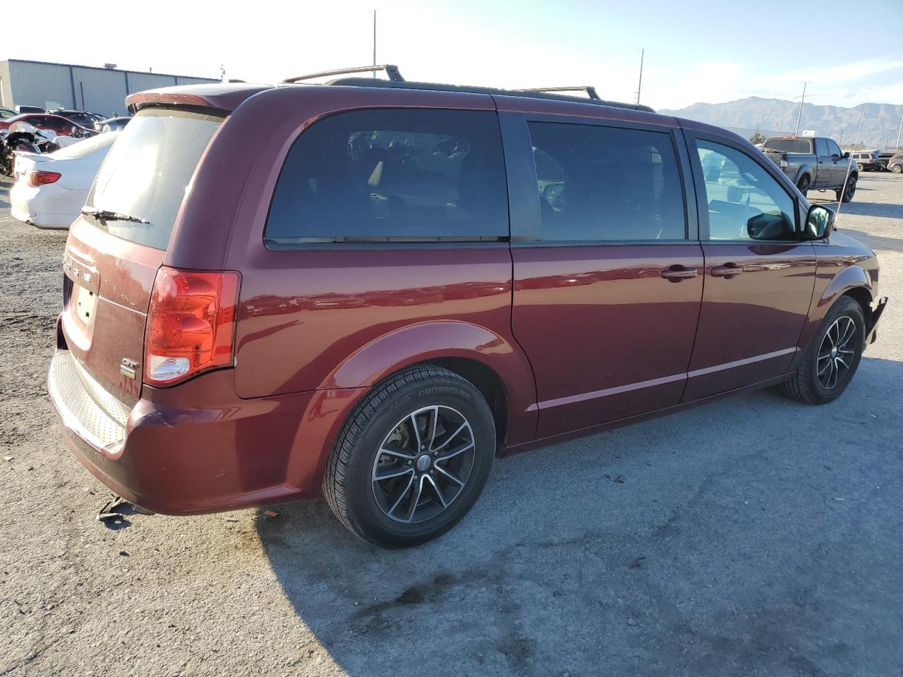 Photo 2 VIN: 2C4RDGEG7JR224027 - DODGE CARAVAN 