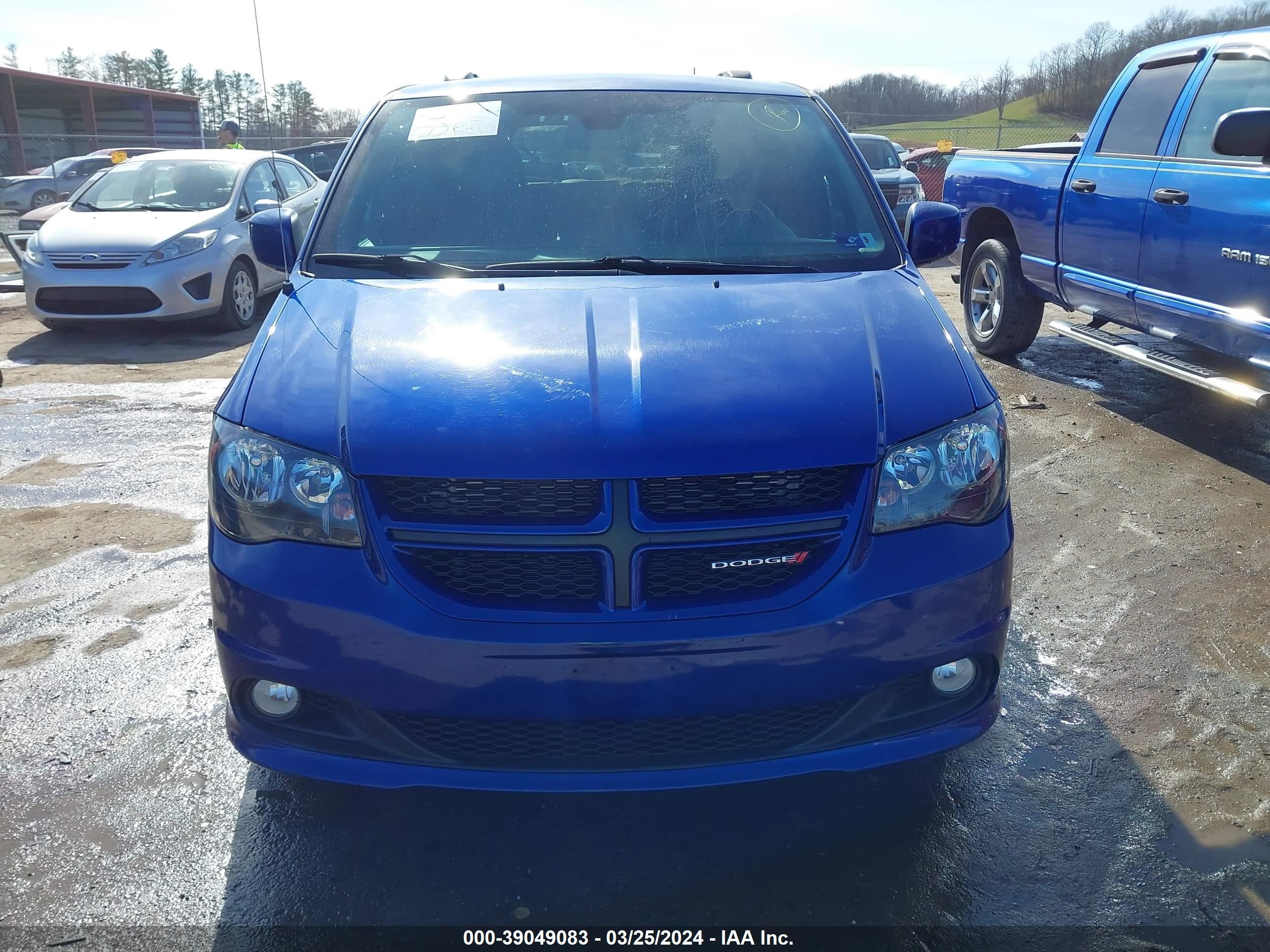 Photo 11 VIN: 2C4RDGEG7KR520974 - DODGE CARAVAN 