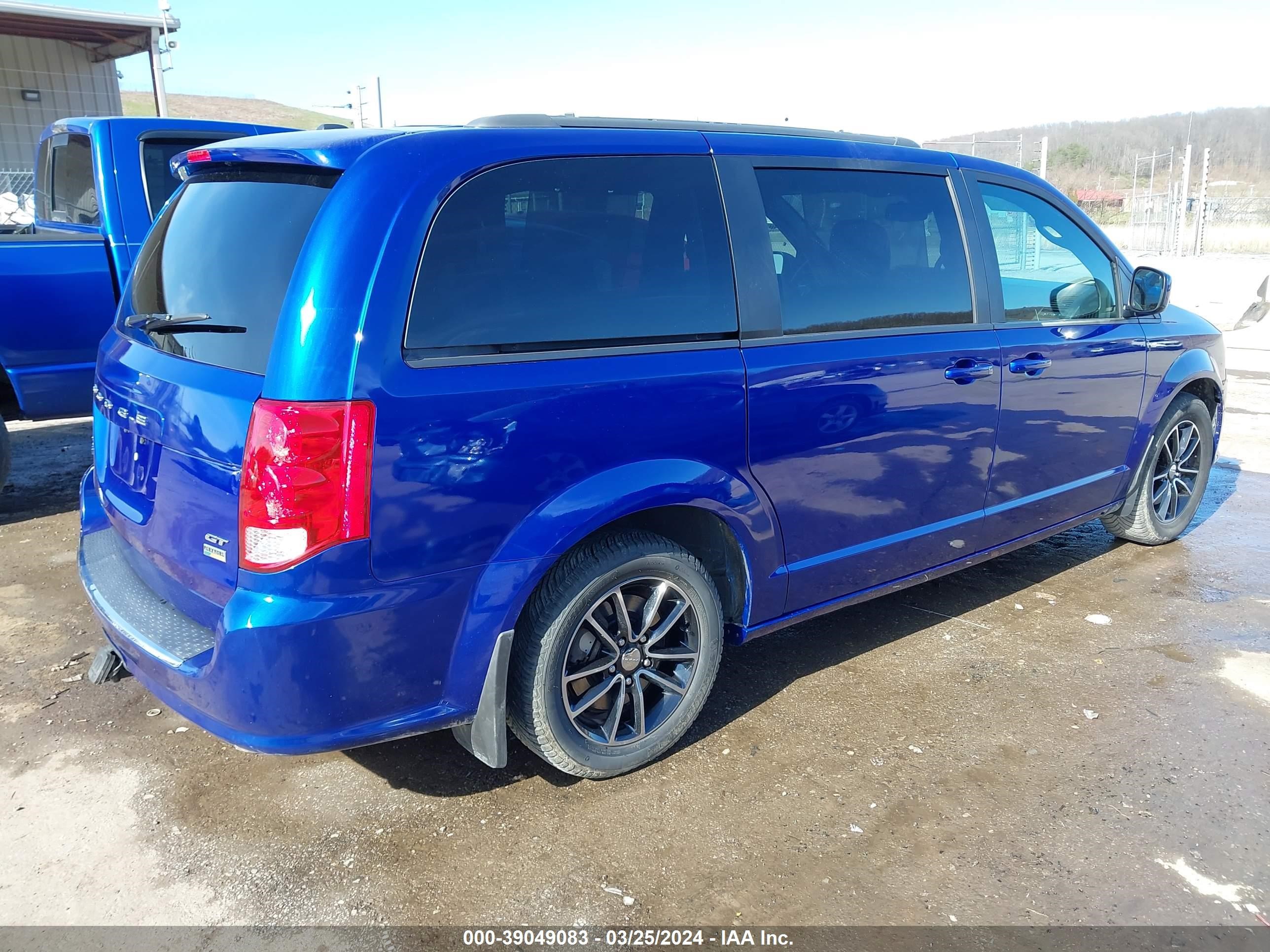 Photo 3 VIN: 2C4RDGEG7KR520974 - DODGE CARAVAN 