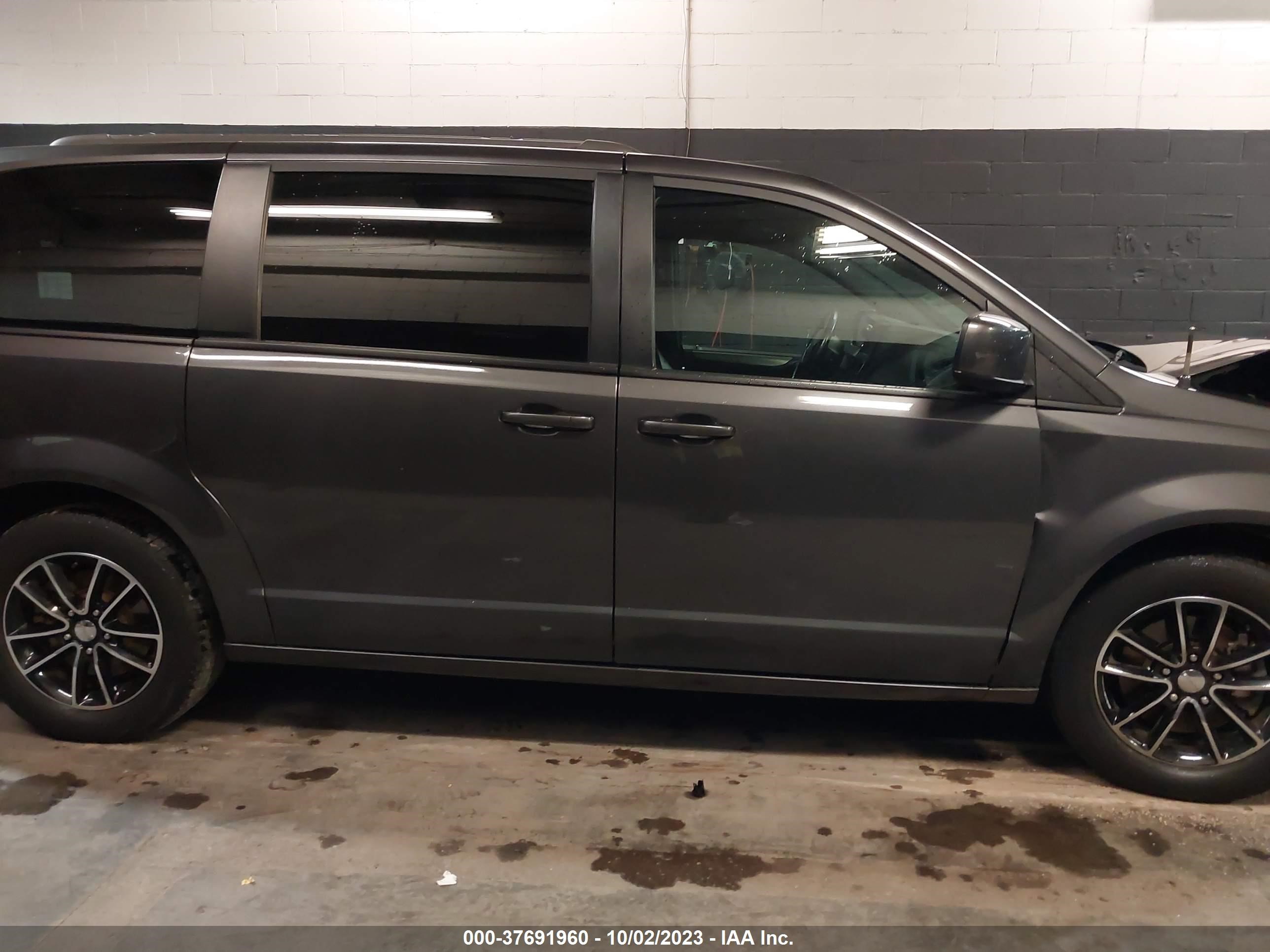 Photo 11 VIN: 2C4RDGEG7KR591494 - DODGE GRAND CARAVAN 