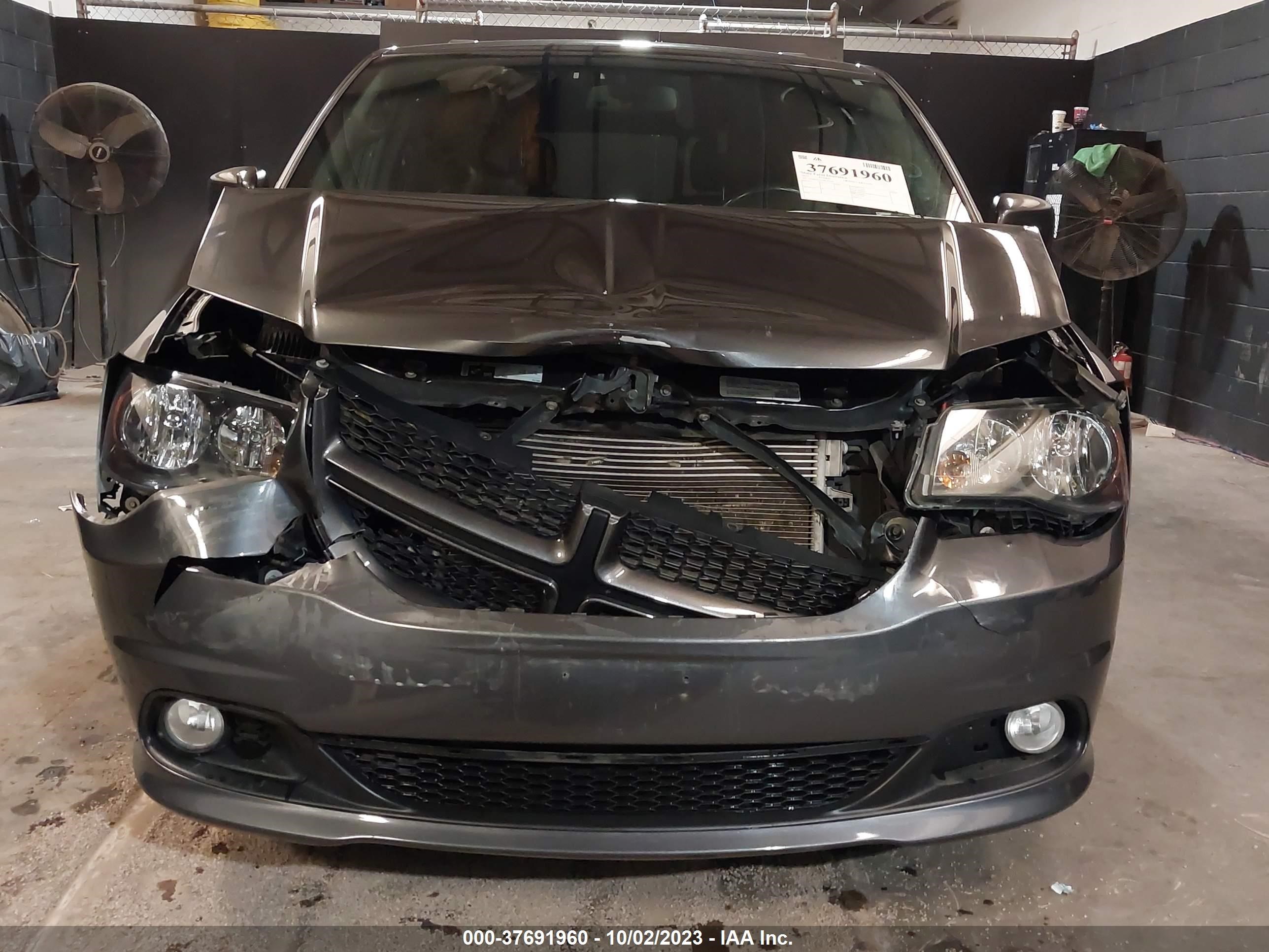 Photo 5 VIN: 2C4RDGEG7KR591494 - DODGE GRAND CARAVAN 