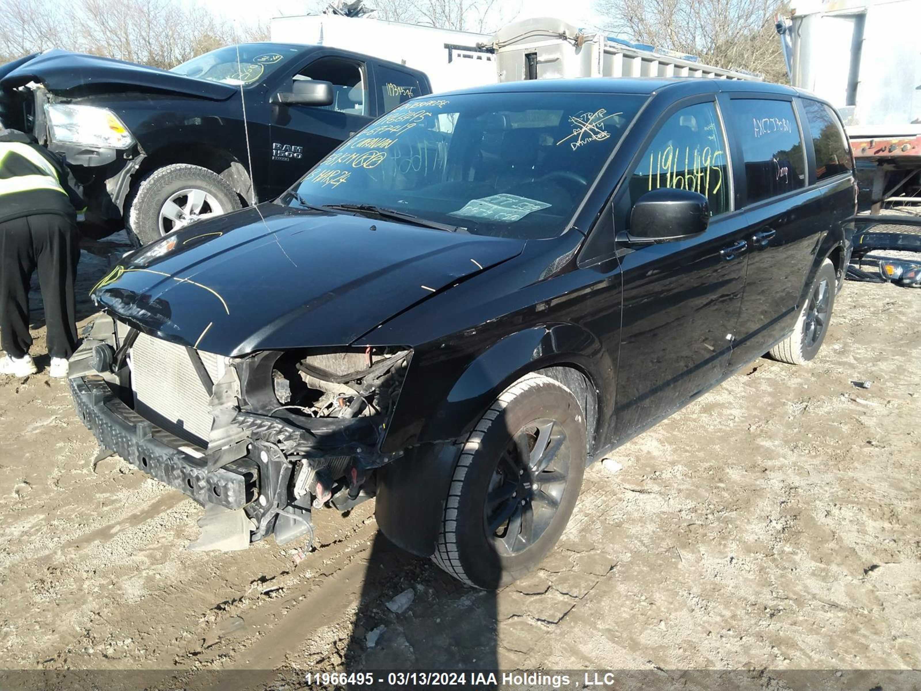 Photo 1 VIN: 2C4RDGEG7KR677419 - DODGE CARAVAN 