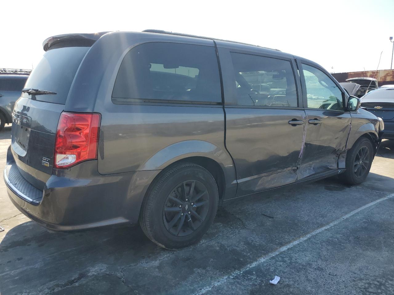 Photo 2 VIN: 2C4RDGEG7KR717854 - DODGE CARAVAN 