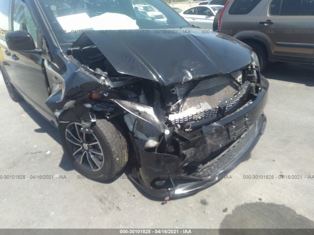 Photo 5 VIN: 2C4RDGEG8JR145577 - DODGE GRAND CARAVAN 