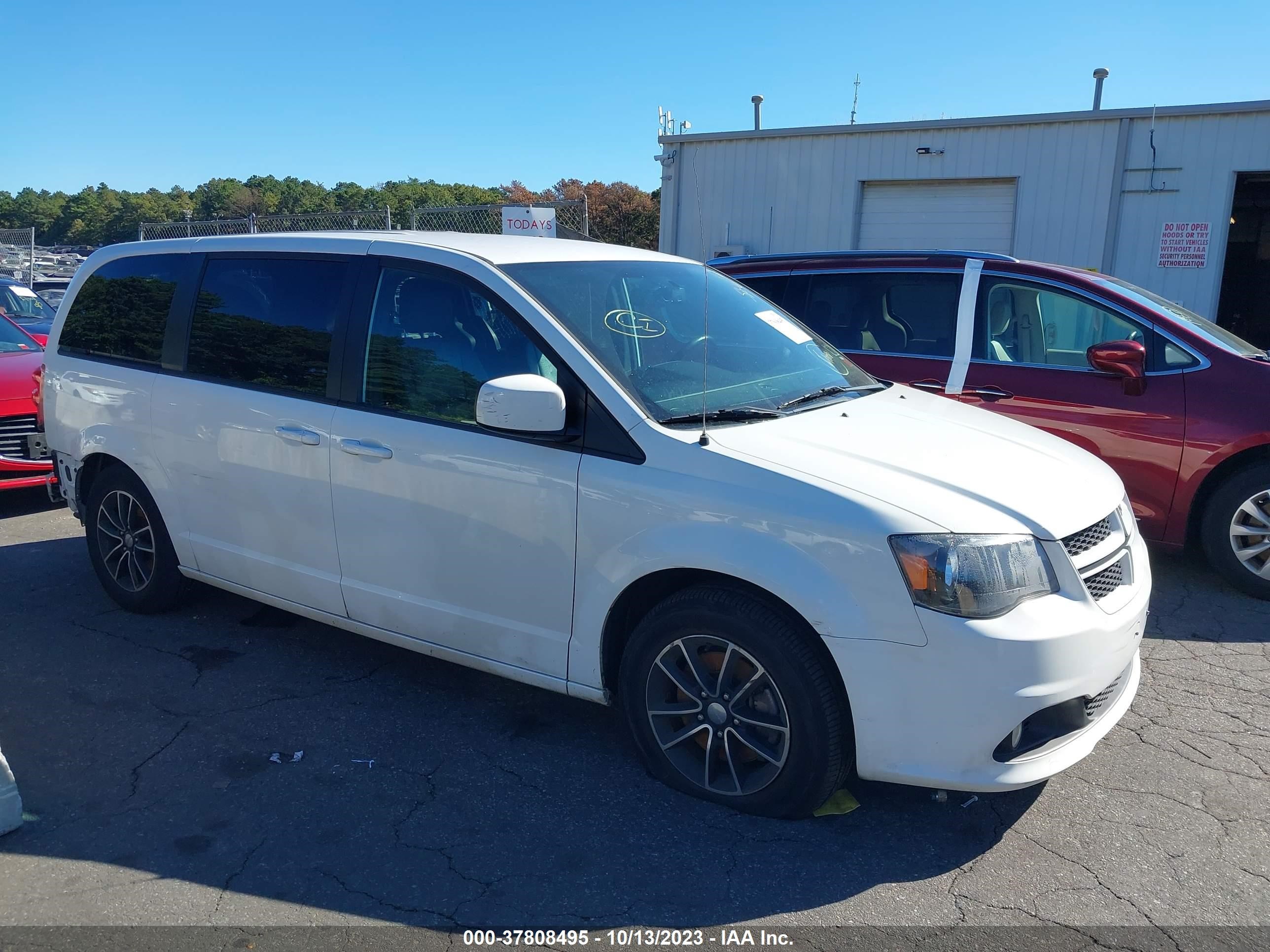 Photo 0 VIN: 2C4RDGEG8JR205941 - DODGE CARAVAN 