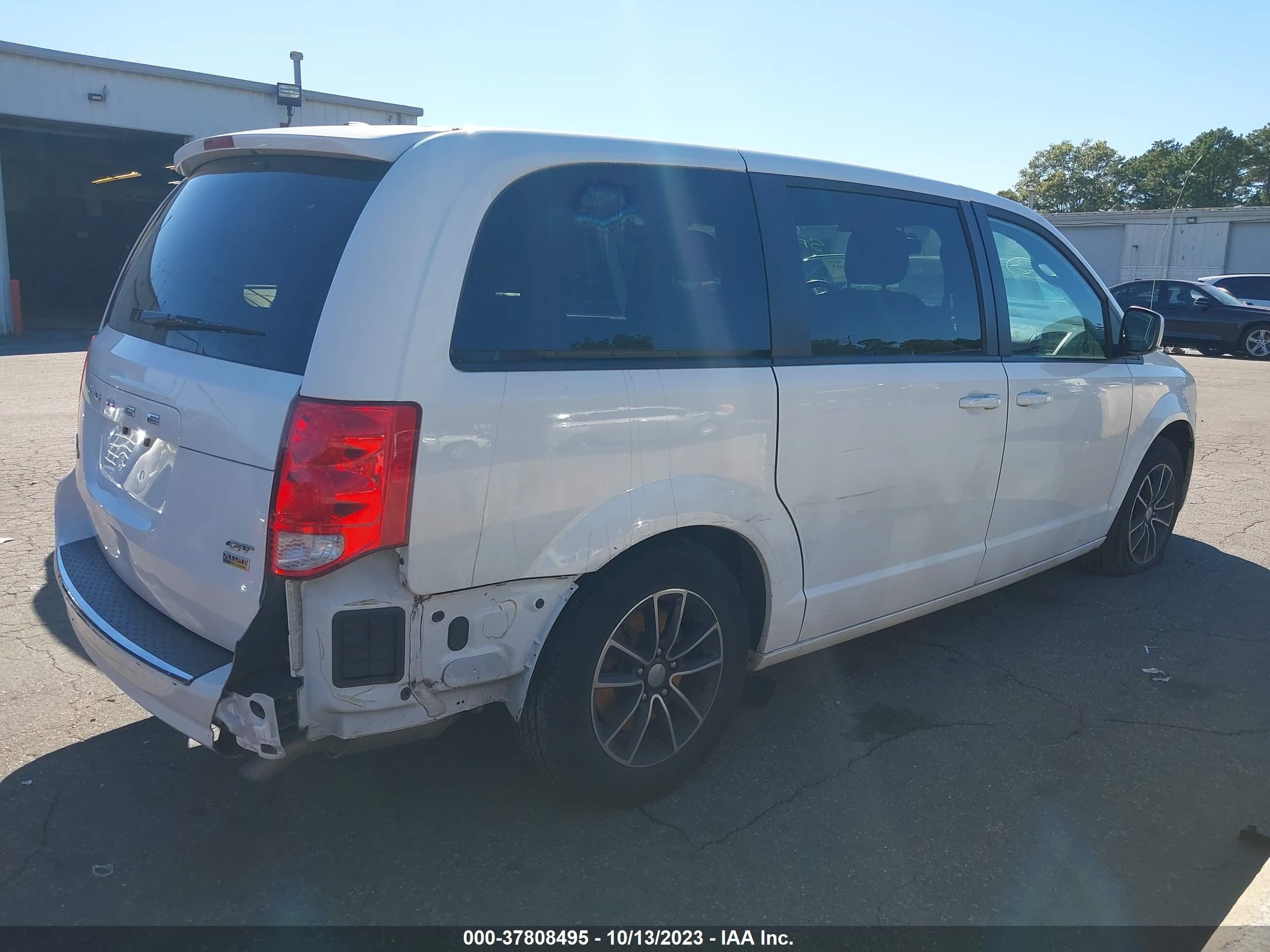 Photo 3 VIN: 2C4RDGEG8JR205941 - DODGE CARAVAN 