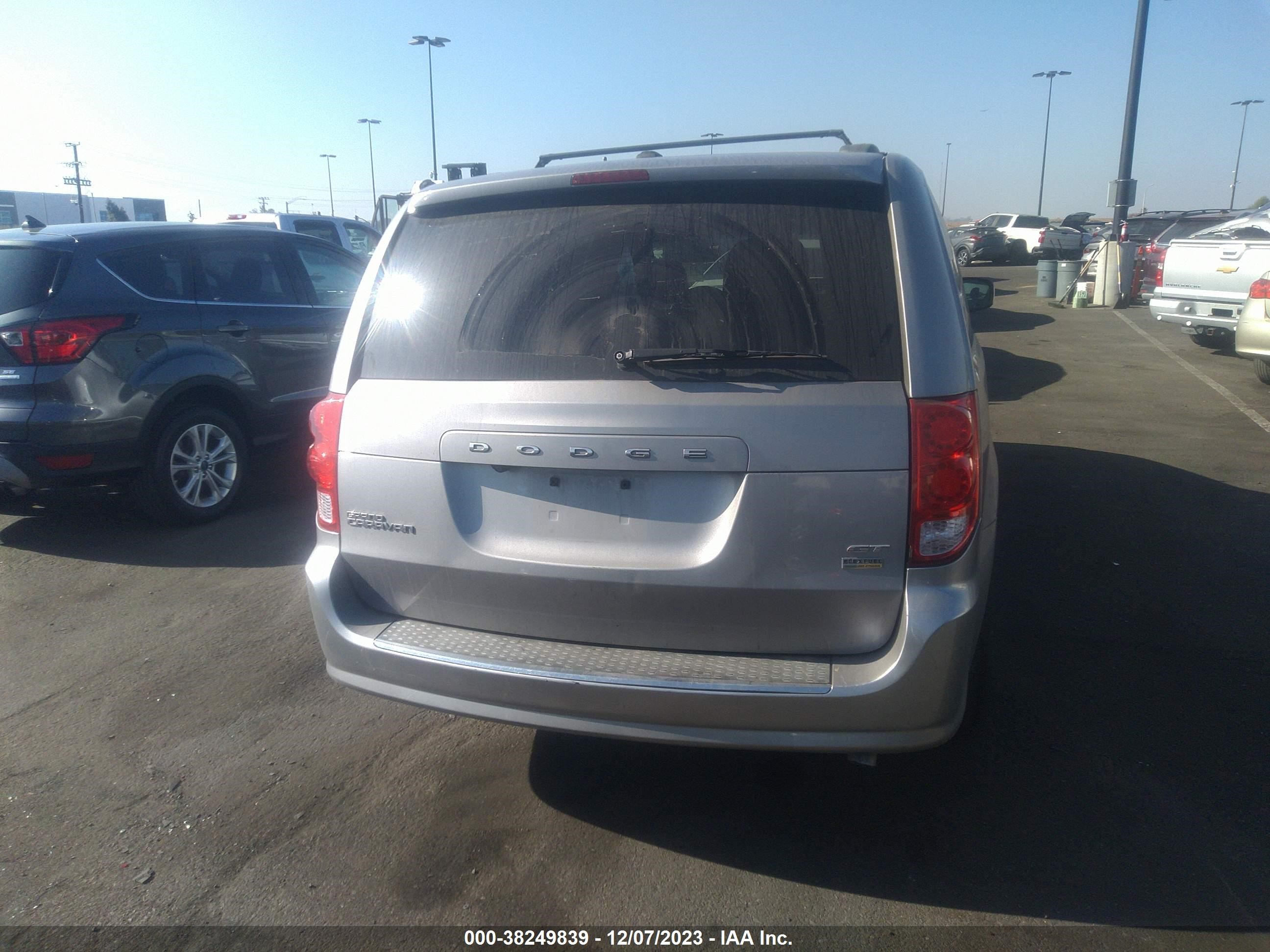 Photo 15 VIN: 2C4RDGEG8JR242259 - DODGE CARAVAN 