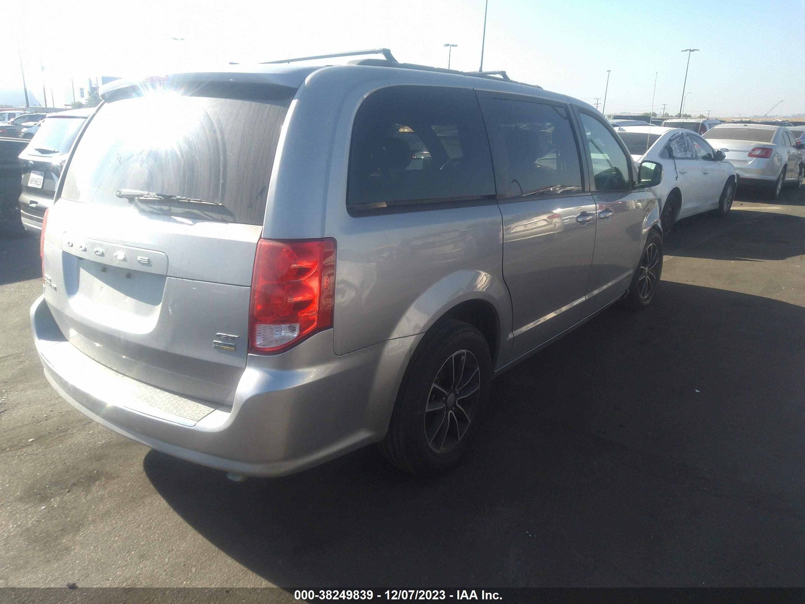 Photo 3 VIN: 2C4RDGEG8JR242259 - DODGE CARAVAN 