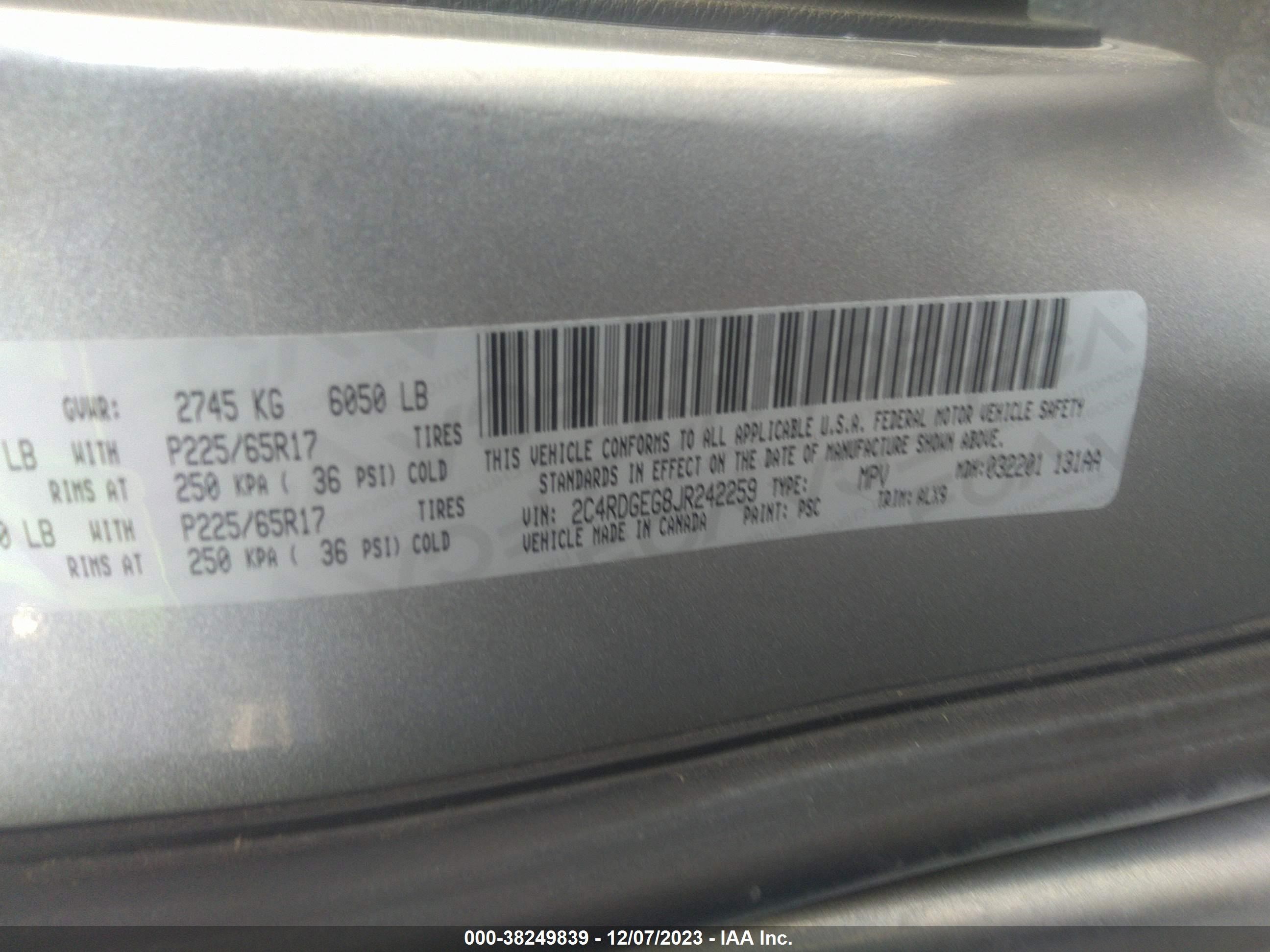 Photo 8 VIN: 2C4RDGEG8JR242259 - DODGE CARAVAN 