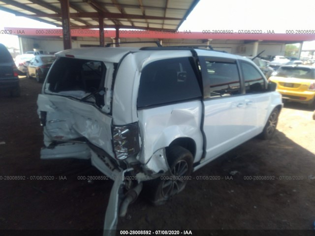 Photo 3 VIN: 2C4RDGEG8JR284172 - DODGE GRAND CARAVAN 