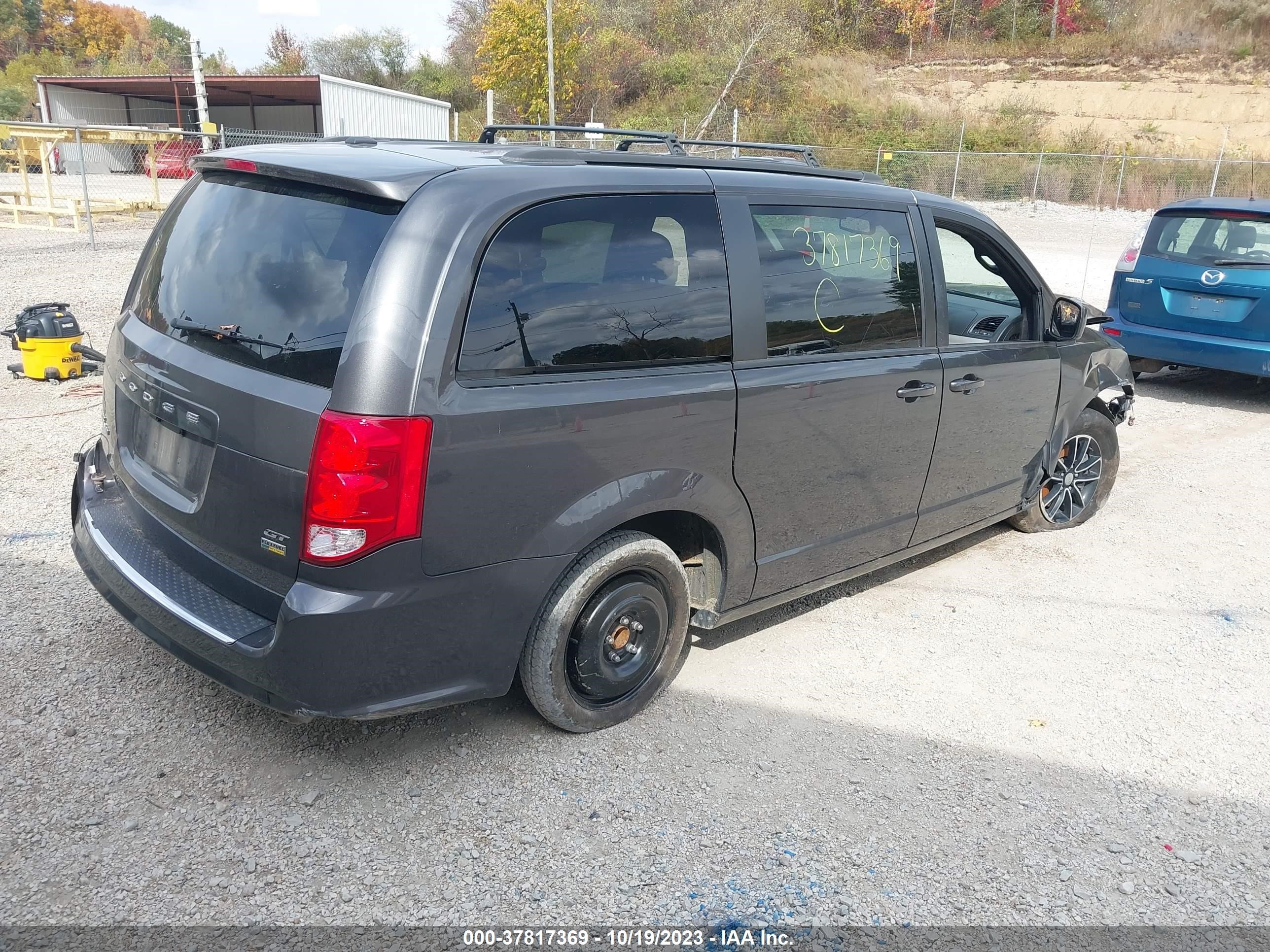 Photo 3 VIN: 2C4RDGEG8KR510860 - DODGE CARAVAN 