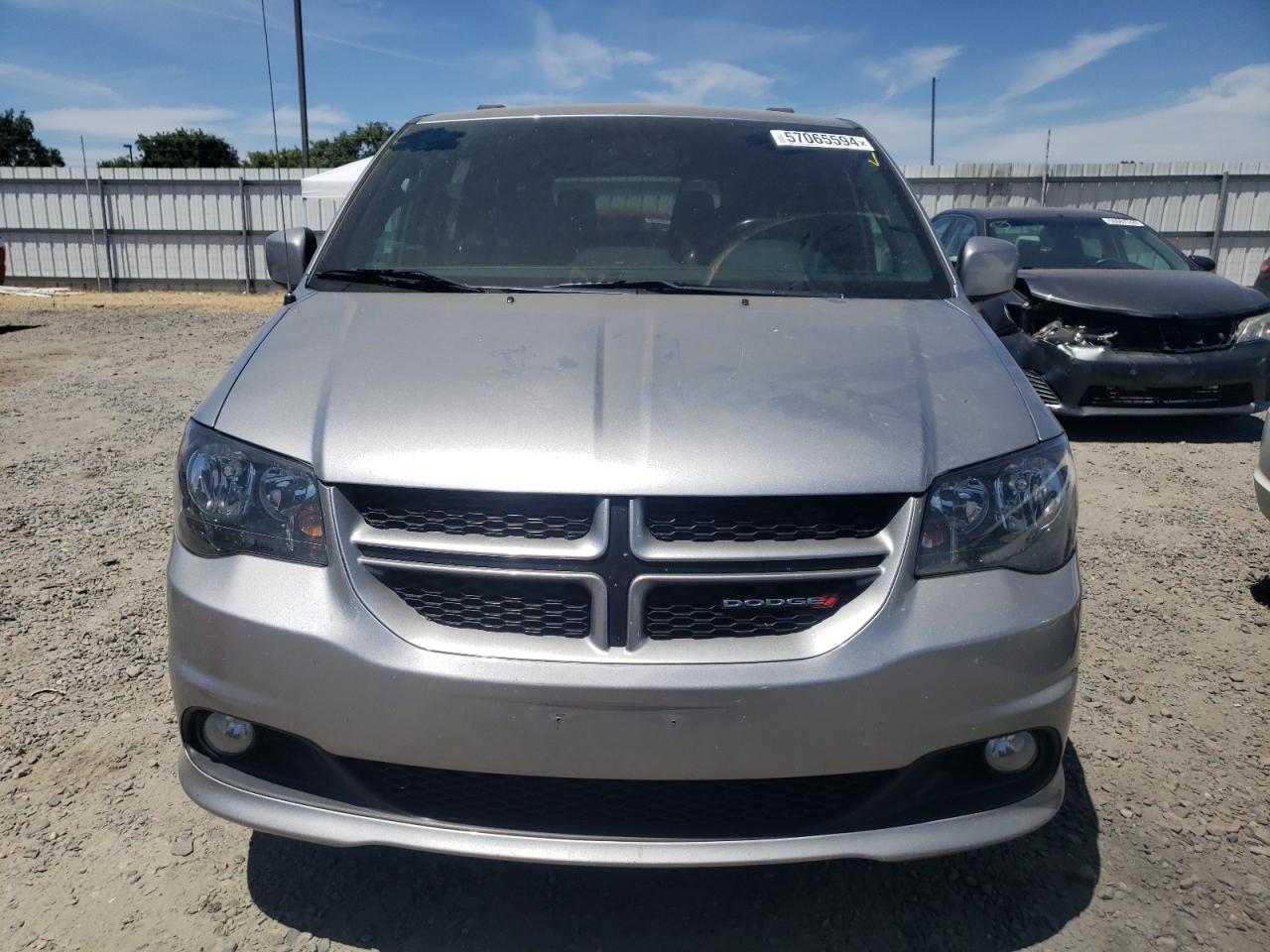 Photo 4 VIN: 2C4RDGEG8KR747994 - DODGE CARAVAN 