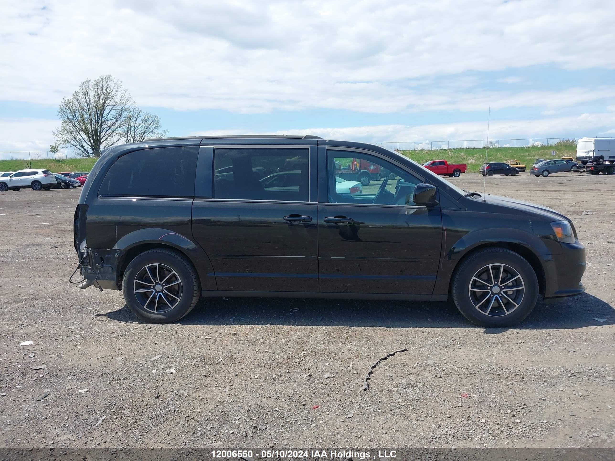 Photo 13 VIN: 2C4RDGEG9HR662641 - DODGE CARAVAN 