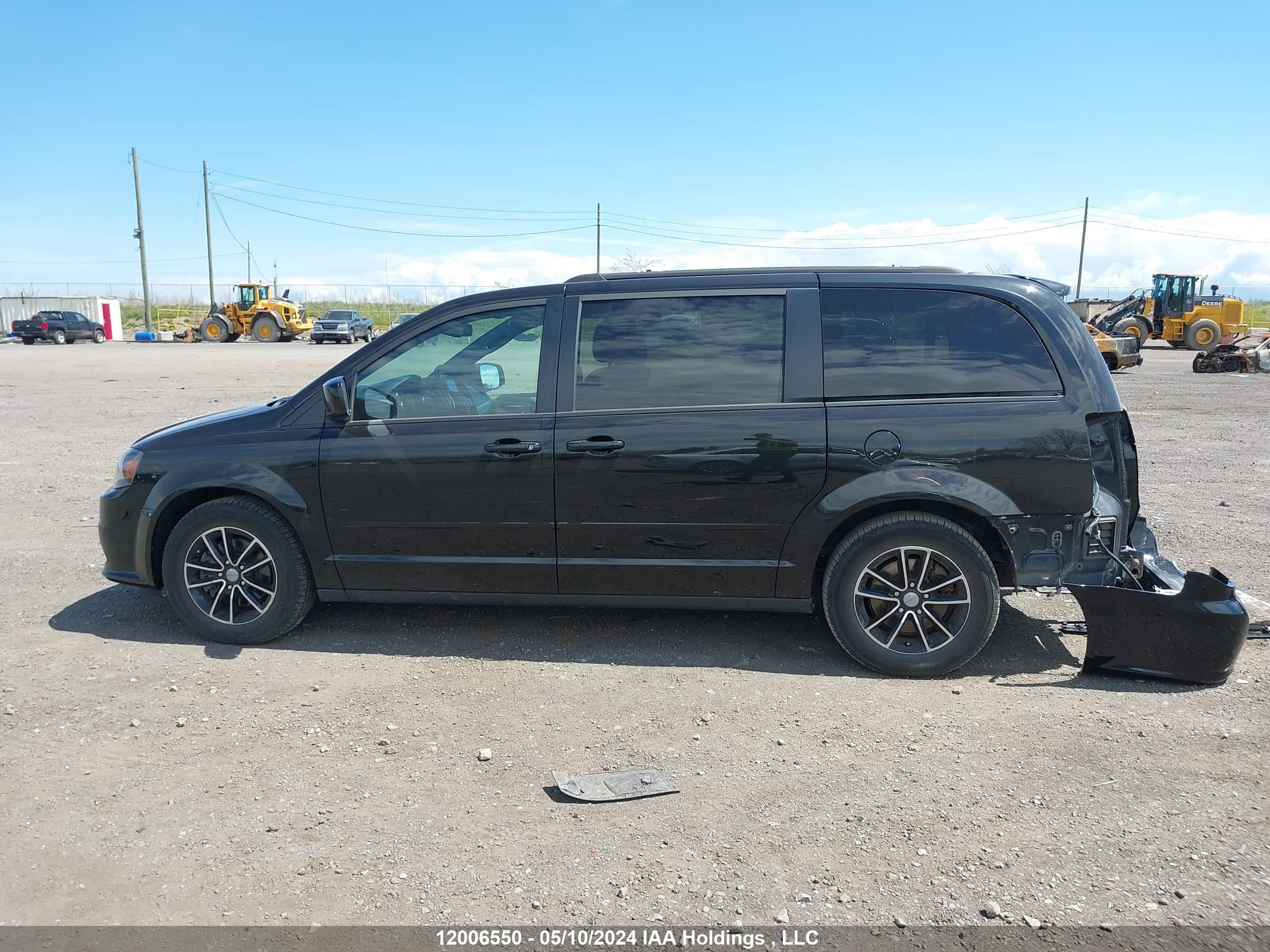 Photo 14 VIN: 2C4RDGEG9HR662641 - DODGE CARAVAN 