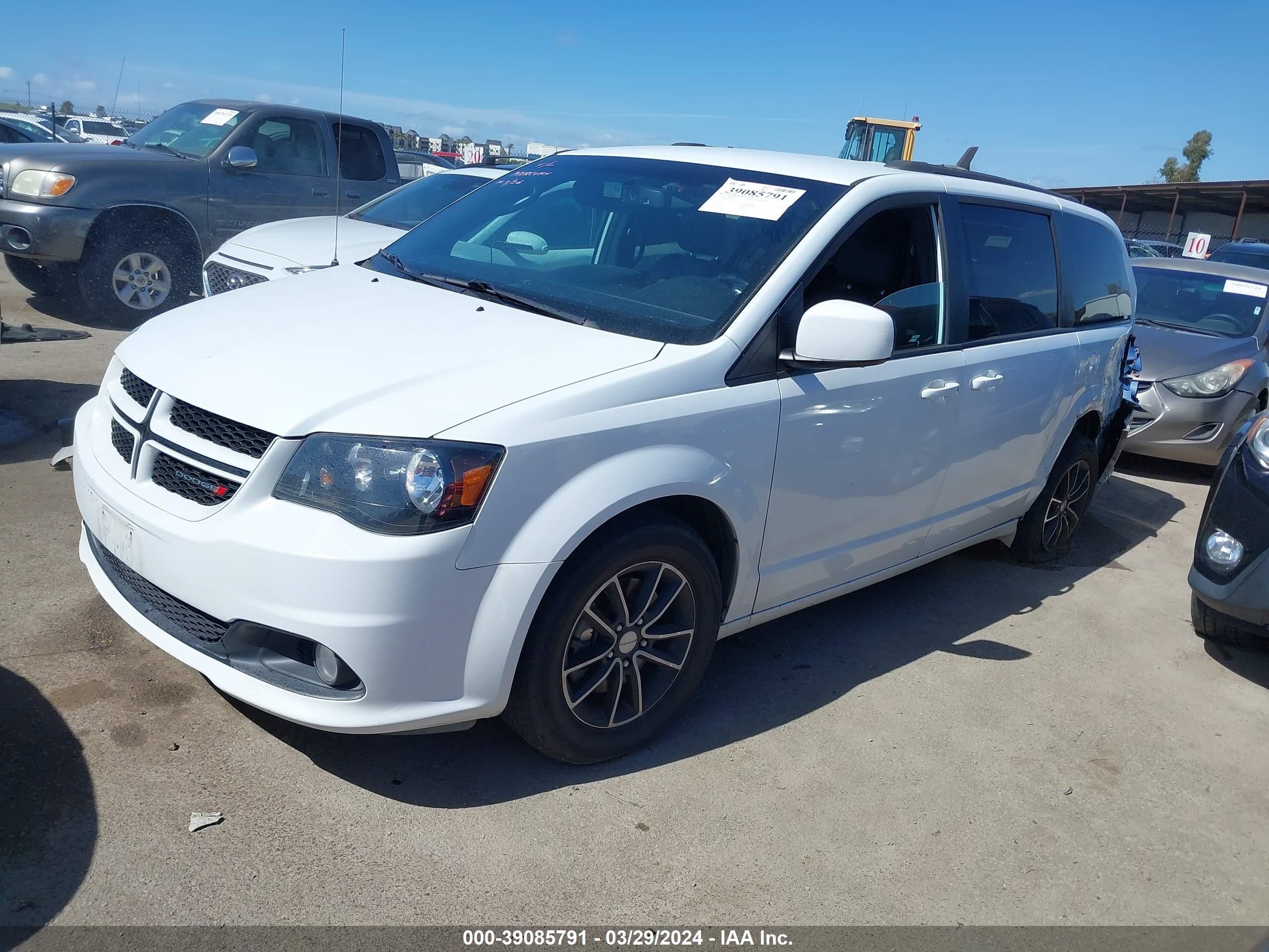 Photo 1 VIN: 2C4RDGEG9JR150576 - DODGE CARAVAN 