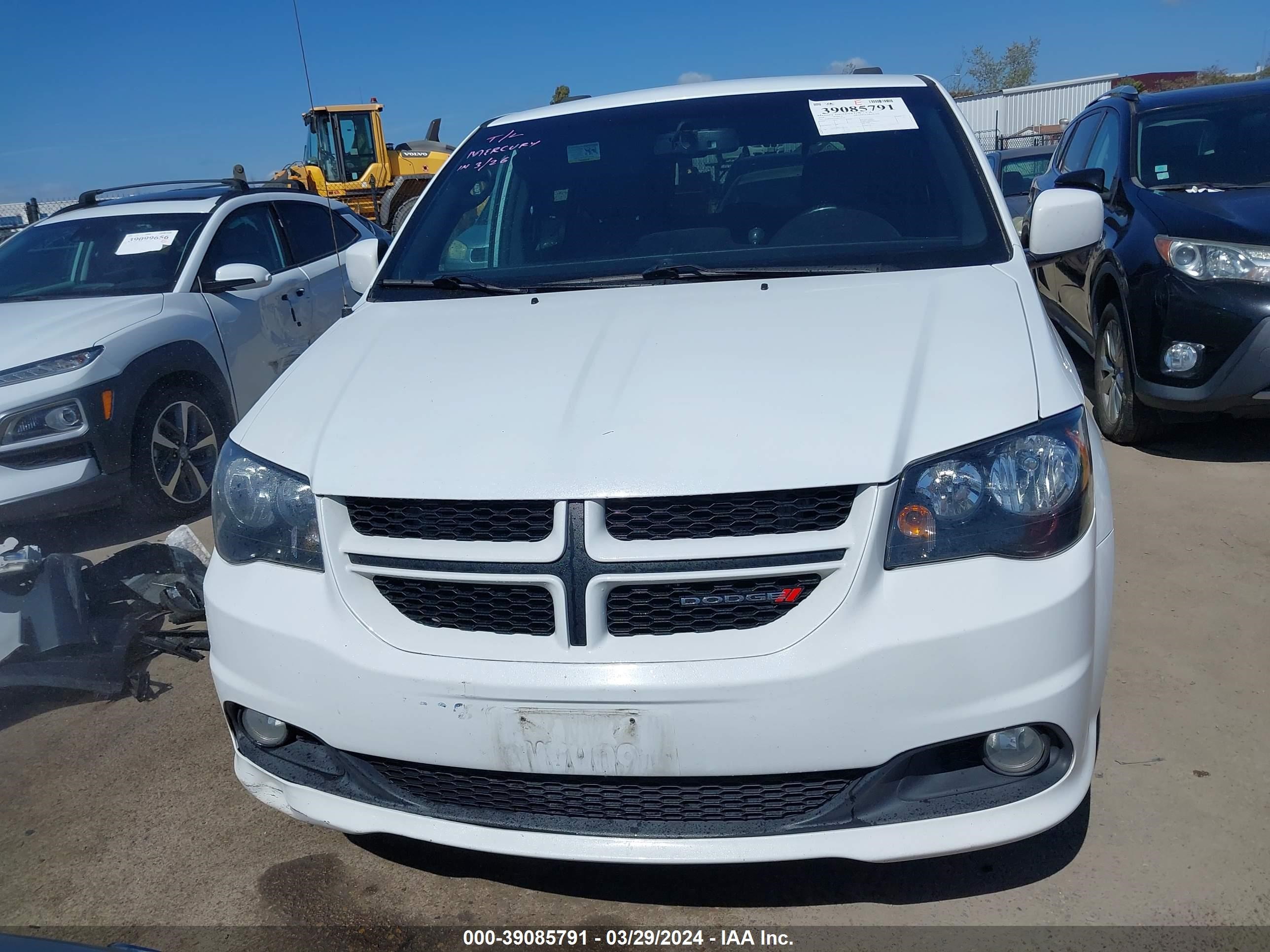 Photo 11 VIN: 2C4RDGEG9JR150576 - DODGE CARAVAN 