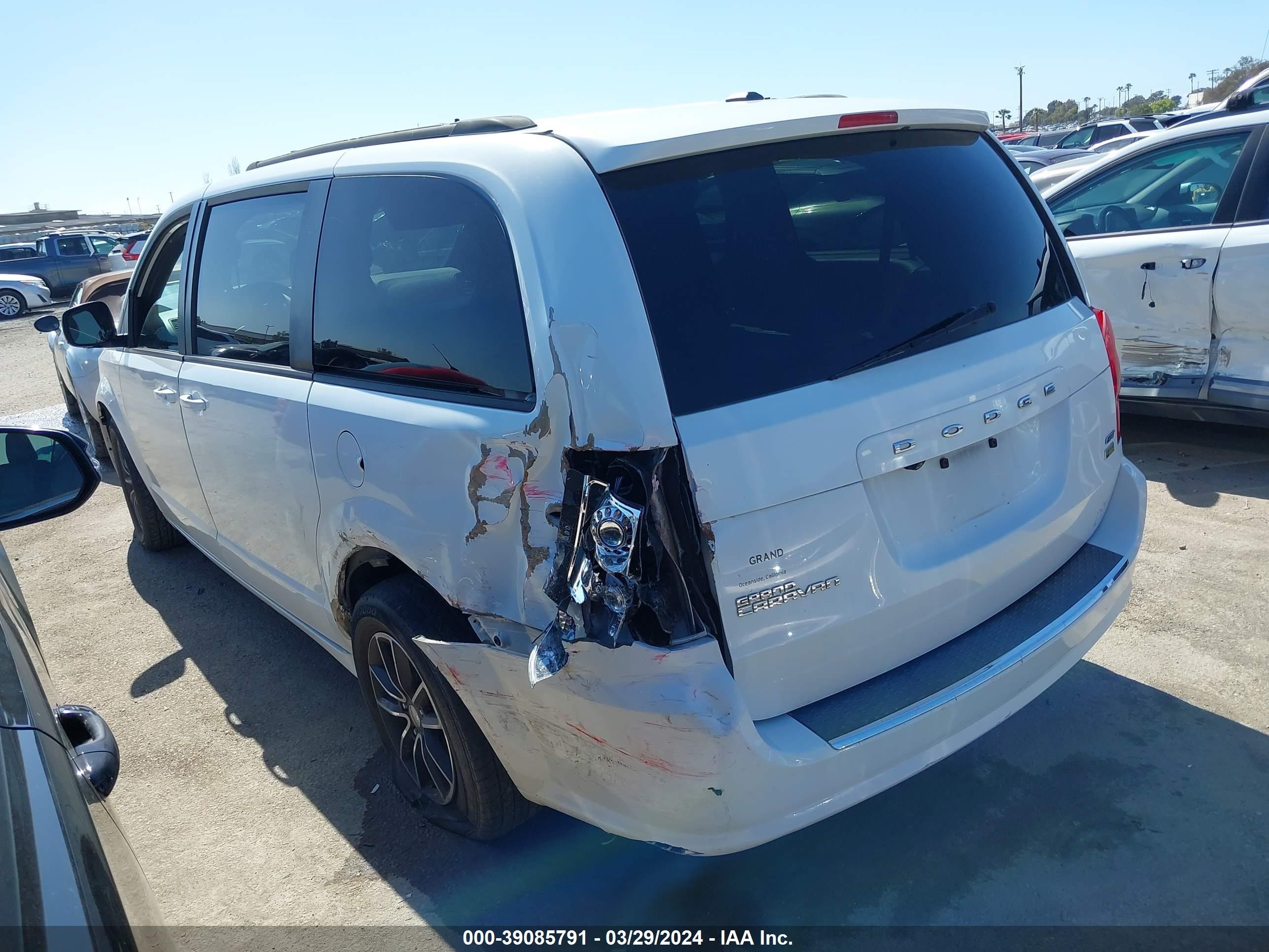 Photo 2 VIN: 2C4RDGEG9JR150576 - DODGE CARAVAN 