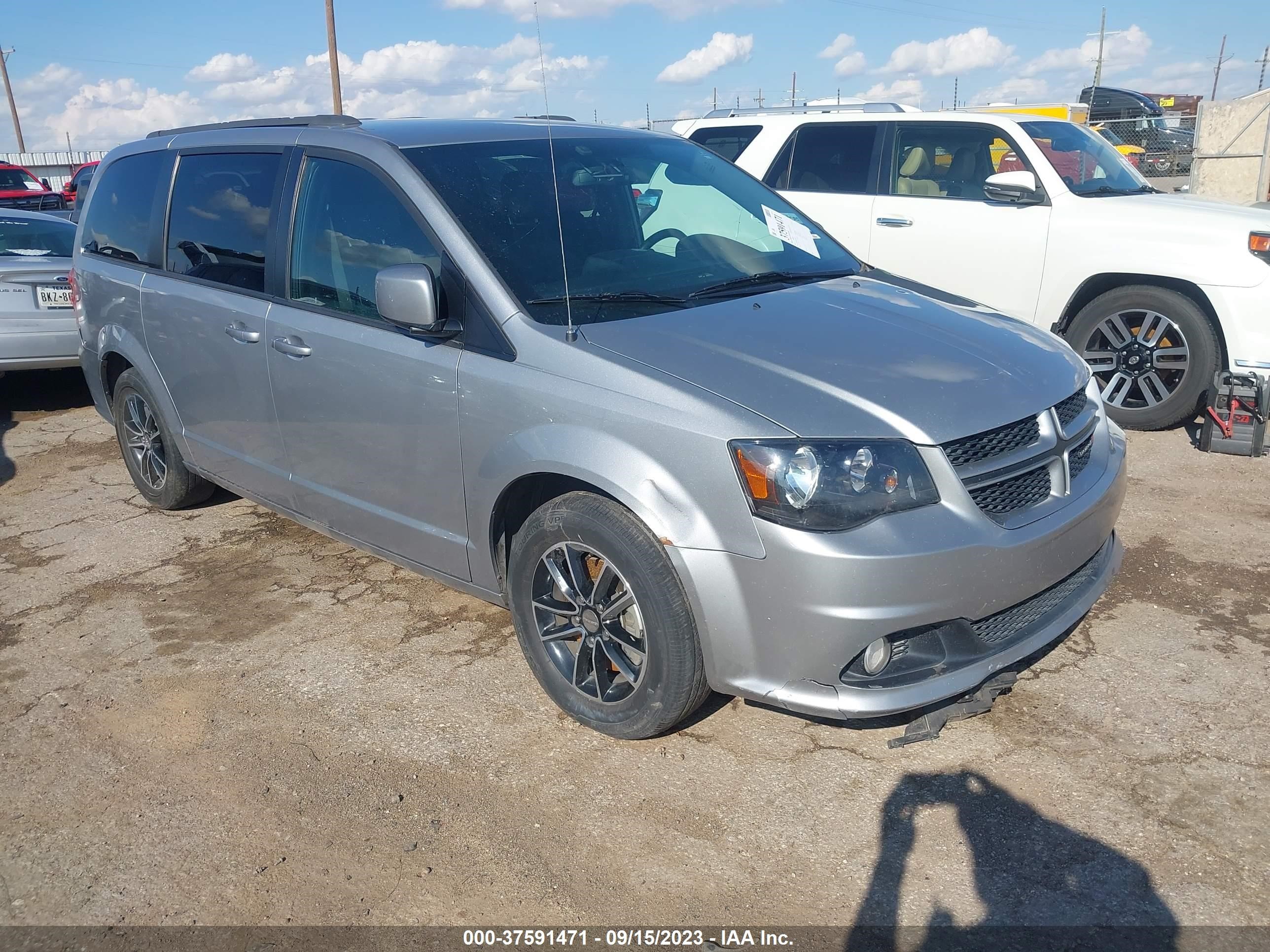 Photo 0 VIN: 2C4RDGEG9JR196943 - DODGE CARAVAN 