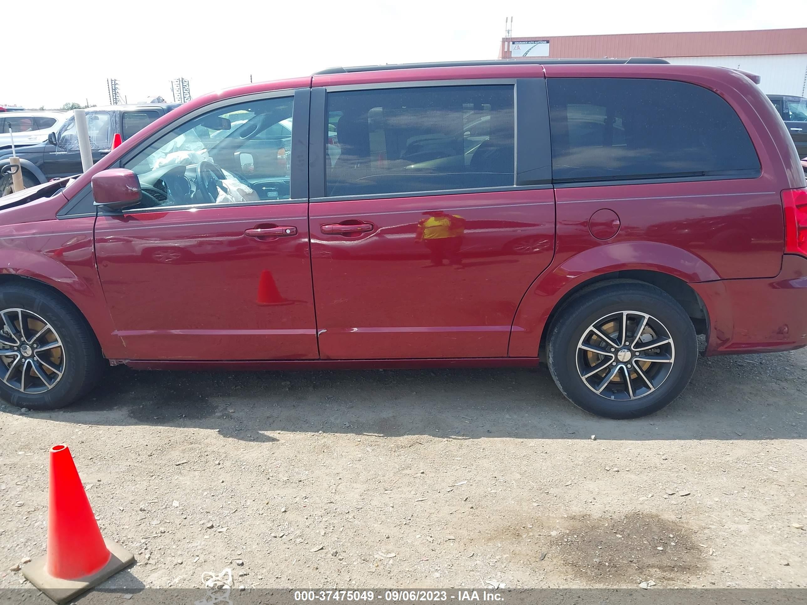 Photo 14 VIN: 2C4RDGEG9JR220934 - DODGE CARAVAN 