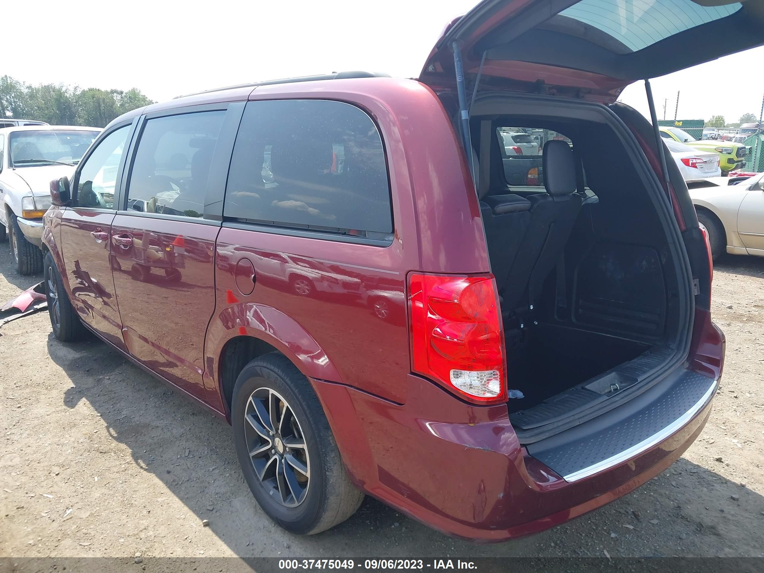 Photo 2 VIN: 2C4RDGEG9JR220934 - DODGE CARAVAN 